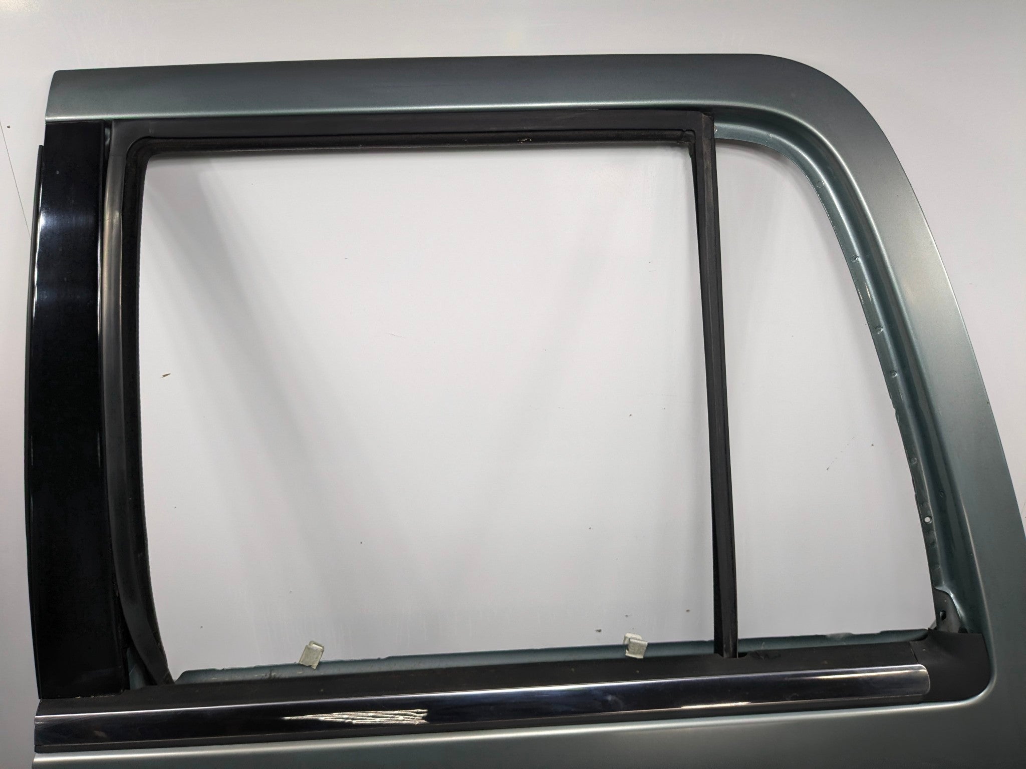 03 - 06 OEM LINCOLN NAVIGATOR REAR LEFT DRIVER SIDE DOOR SHELL PANEL STROM DUST