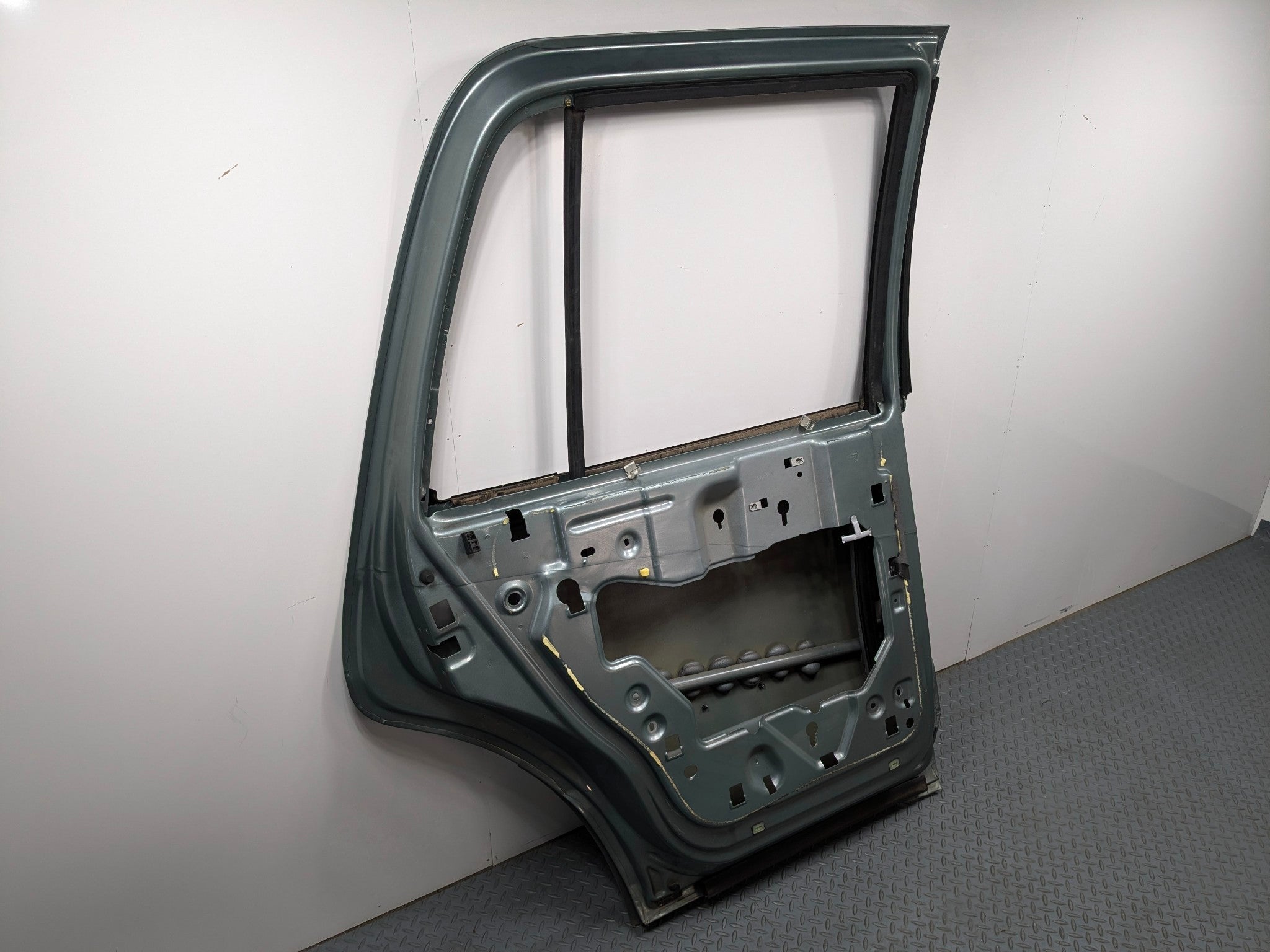 03 - 06 OEM LINCOLN NAVIGATOR REAR LEFT DRIVER SIDE DOOR SHELL PANEL STROM DUST