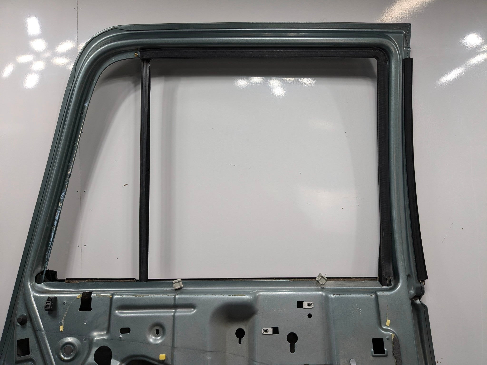 03 - 06 OEM LINCOLN NAVIGATOR REAR LEFT DRIVER SIDE DOOR SHELL PANEL STROM DUST
