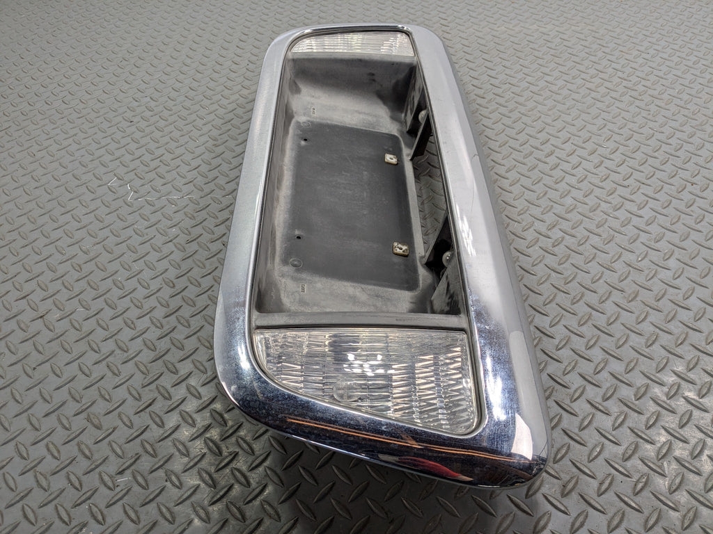 03 - 06 OEM LINCOLN NAVIGATOR REAR TRUNK LID LICENSE PLATE TAILLIGHT ASSEMBLY
