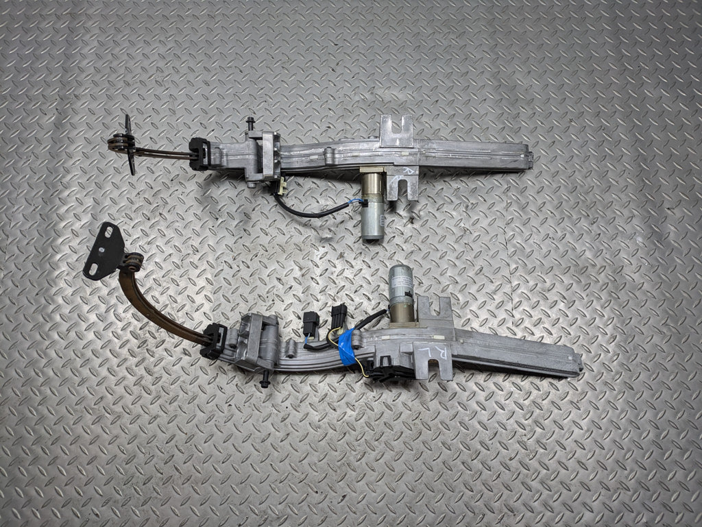 03 - 06 OEM LINCOLN NAVIGATOR REAR LEFT AND RIGHT SIDE TRUNK HINGES WITH MOTOR