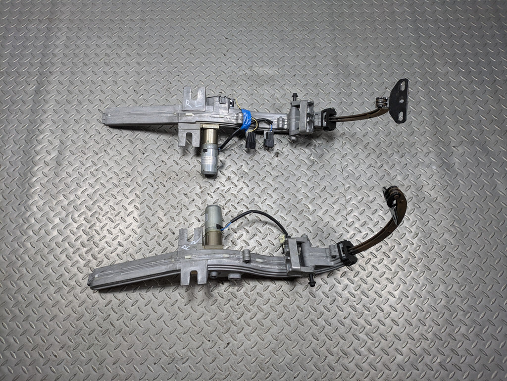 03 - 06 OEM LINCOLN NAVIGATOR REAR LEFT AND RIGHT SIDE TRUNK HINGES WITH MOTOR