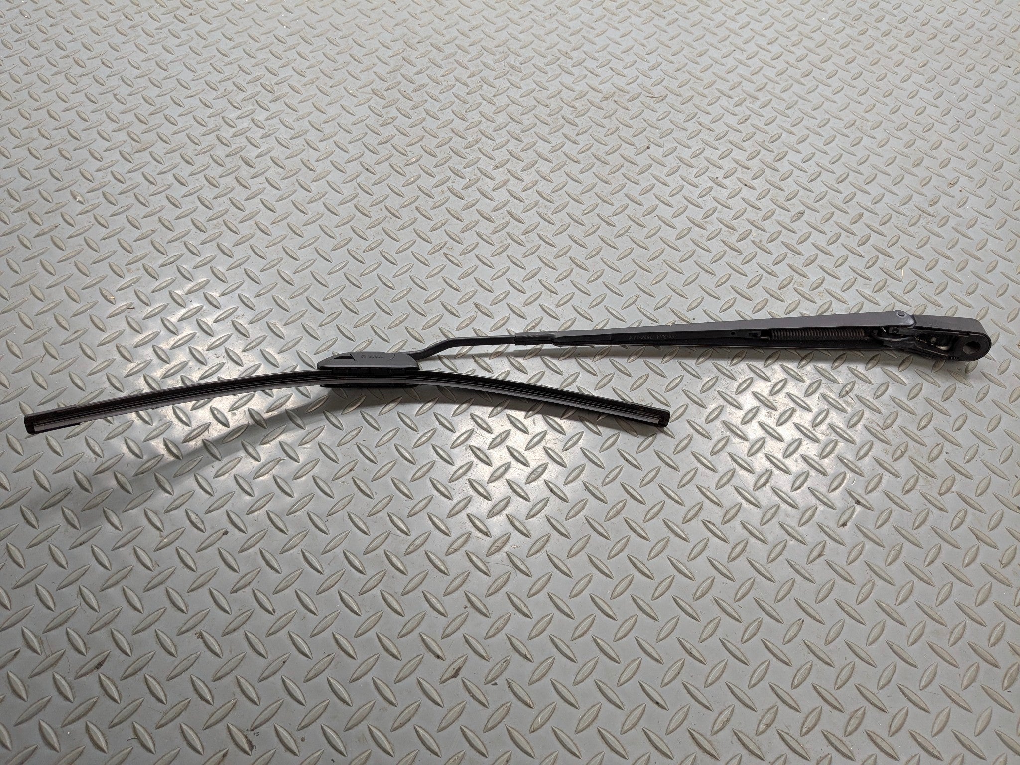 03 - 06 OEM LINCOLN NAVIGATOR FRONT RIGHT SIDE WINDSHIELD WIPER ARM WITH BLADE