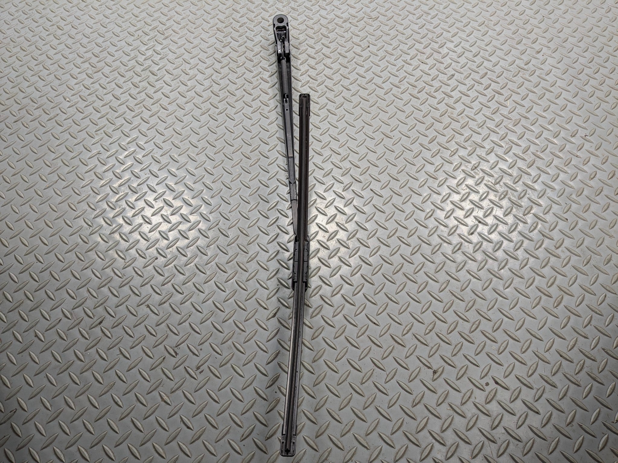 03 - 06 OEM LINCOLN NAVIGATOR FRONT RIGHT SIDE WINDSHIELD WIPER ARM WITH BLADE
