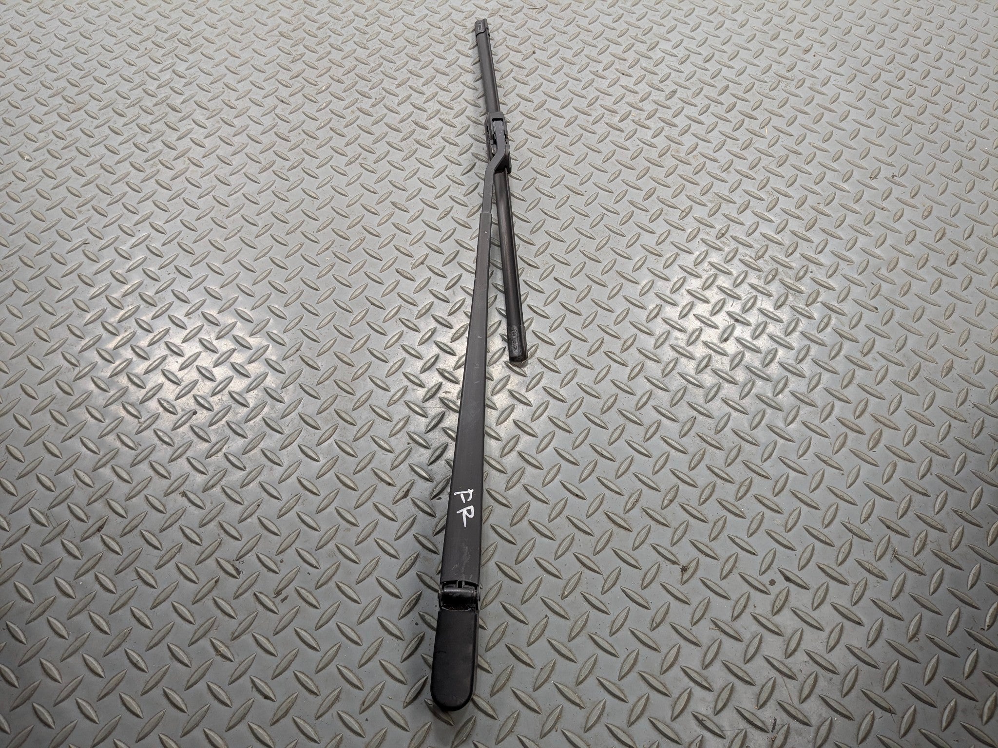 03 - 06 OEM LINCOLN NAVIGATOR FRONT RIGHT SIDE WINDSHIELD WIPER ARM WITH BLADE