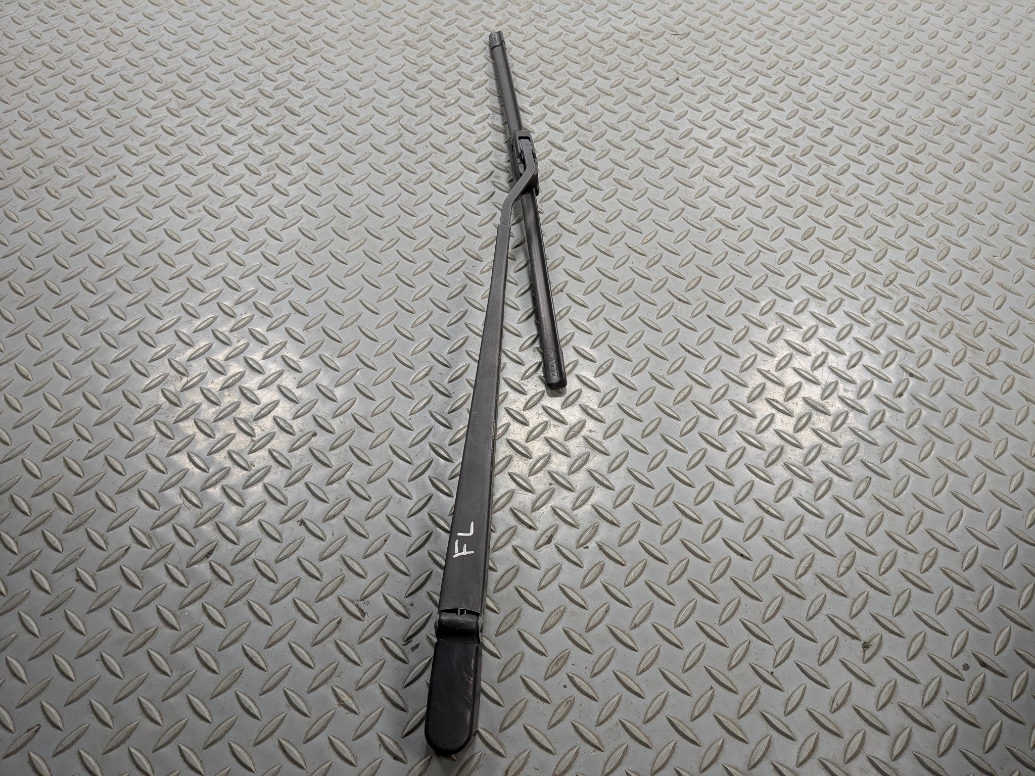 03 - 06 OEM LINCOLN NAVIGATOR FRONT LEFT SIDE WINDSHIELD WIPER ARM WITH BLADE