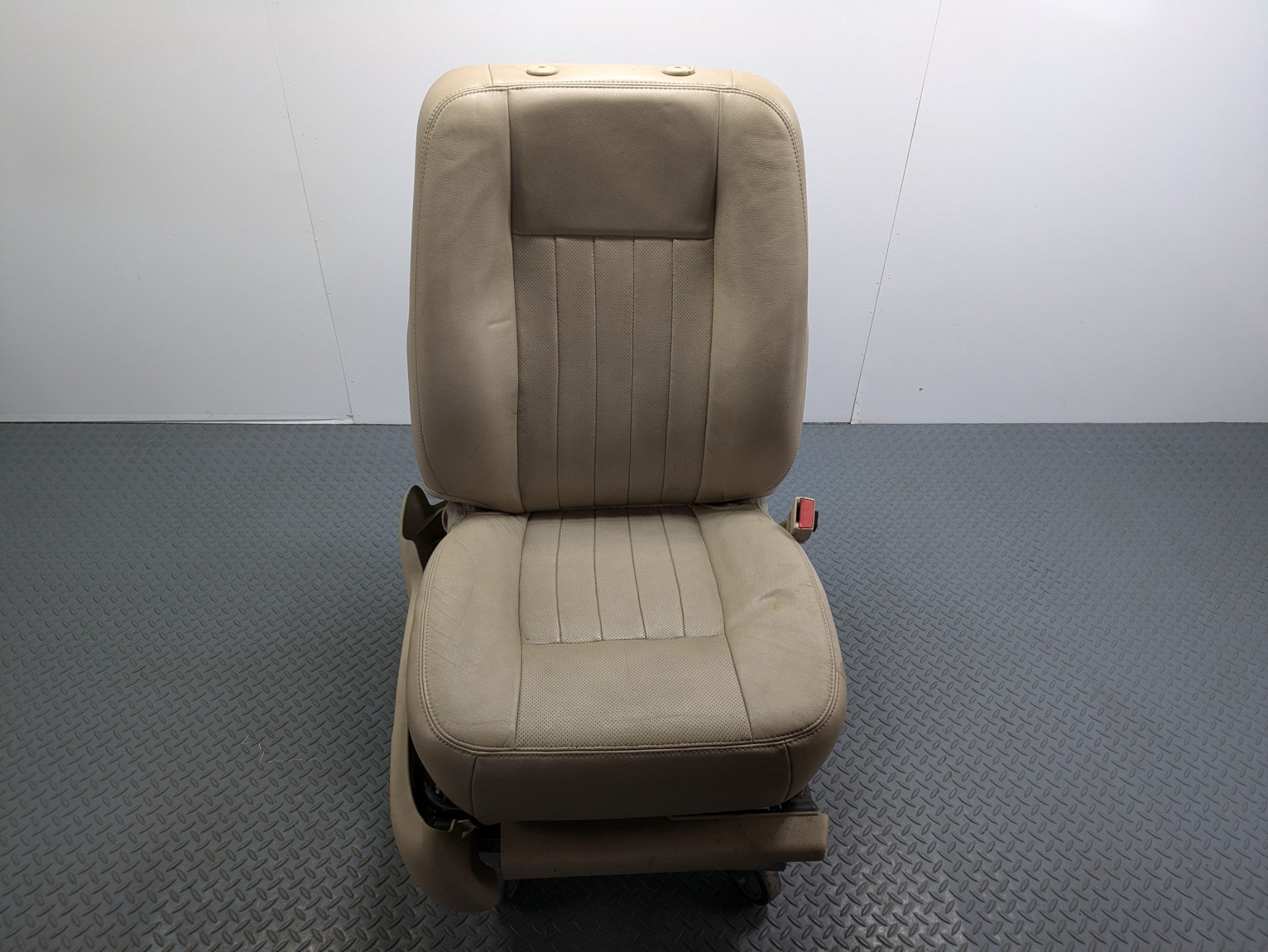03 - 06 OEM LINCOLN NAVIGATOR FRONT RIGHT PASSENGER SIDE SEAT ASSEMBLY LEATHER