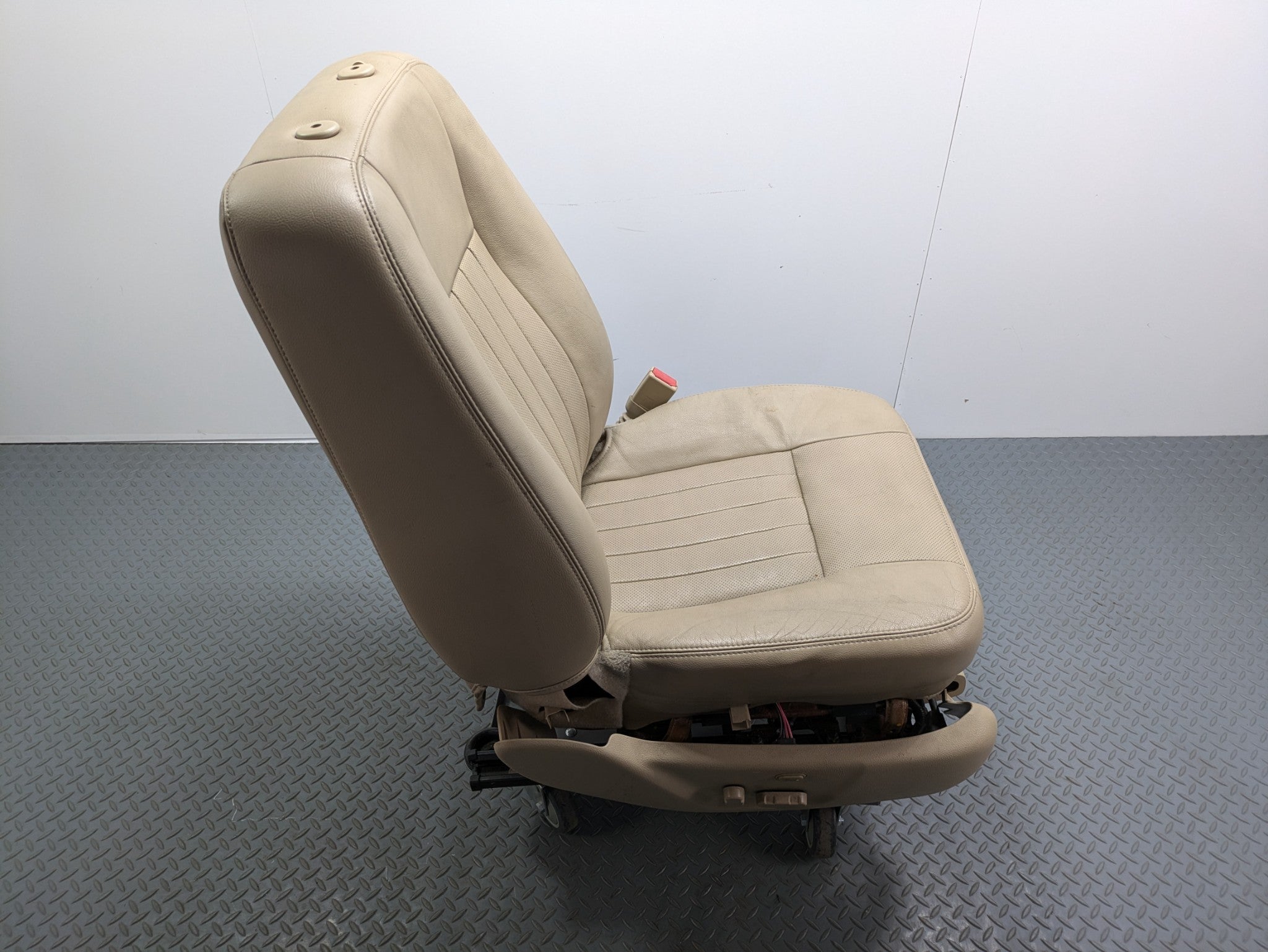 03 - 06 OEM LINCOLN NAVIGATOR FRONT RIGHT PASSENGER SIDE SEAT ASSEMBLY LEATHER