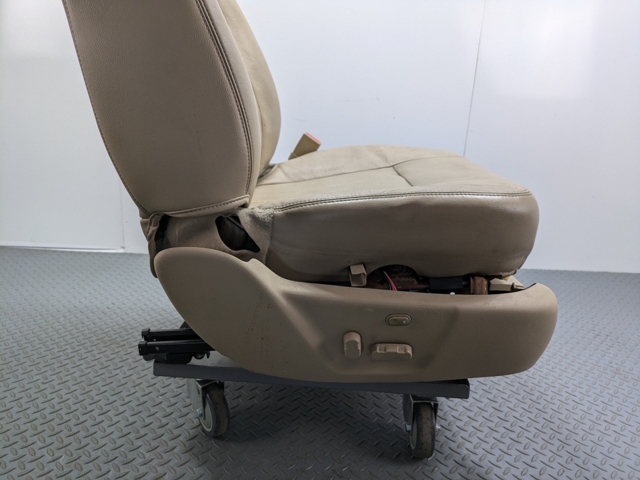 03 - 06 OEM LINCOLN NAVIGATOR FRONT RIGHT PASSENGER SIDE SEAT ASSEMBLY LEATHER