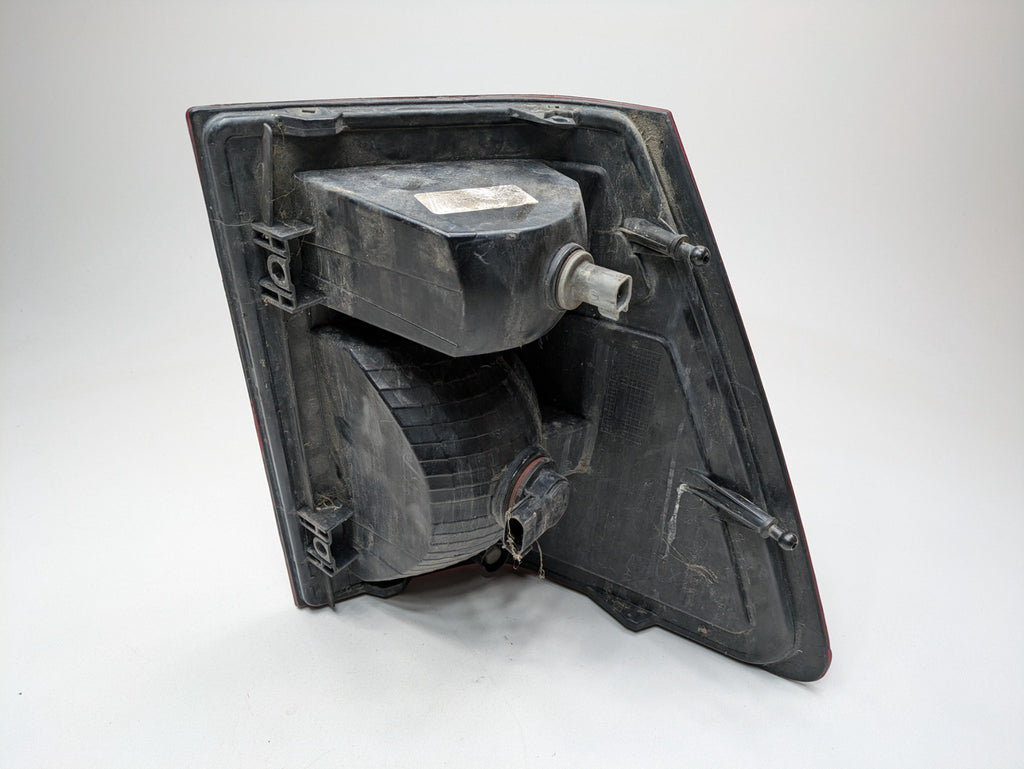 05 - 07 OEM JEEP GRAND CHEROKEE REAR RIGHT PASSENGER SIDE TAIL LIGHT ASSEMBLY