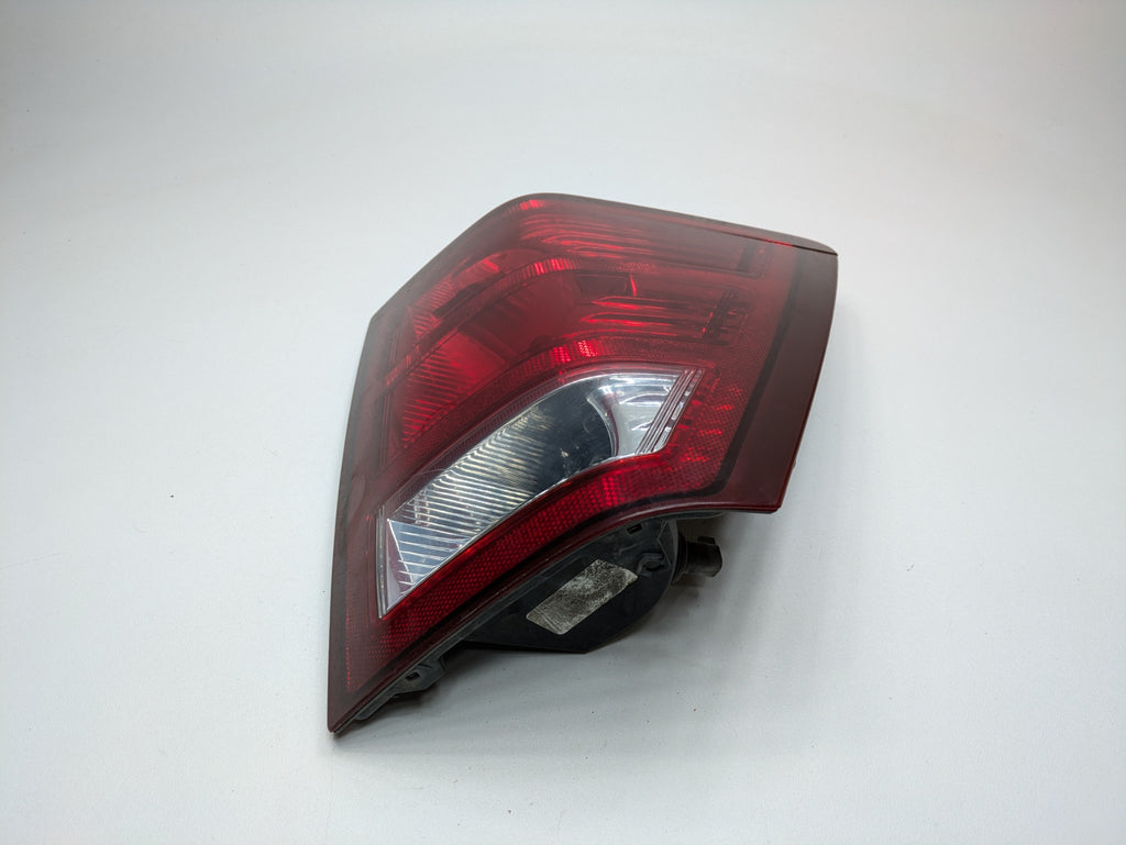 05 - 07 OEM JEEP GRAND CHEROKEE REAR RIGHT PASSENGER SIDE TAIL LIGHT ASSEMBLY