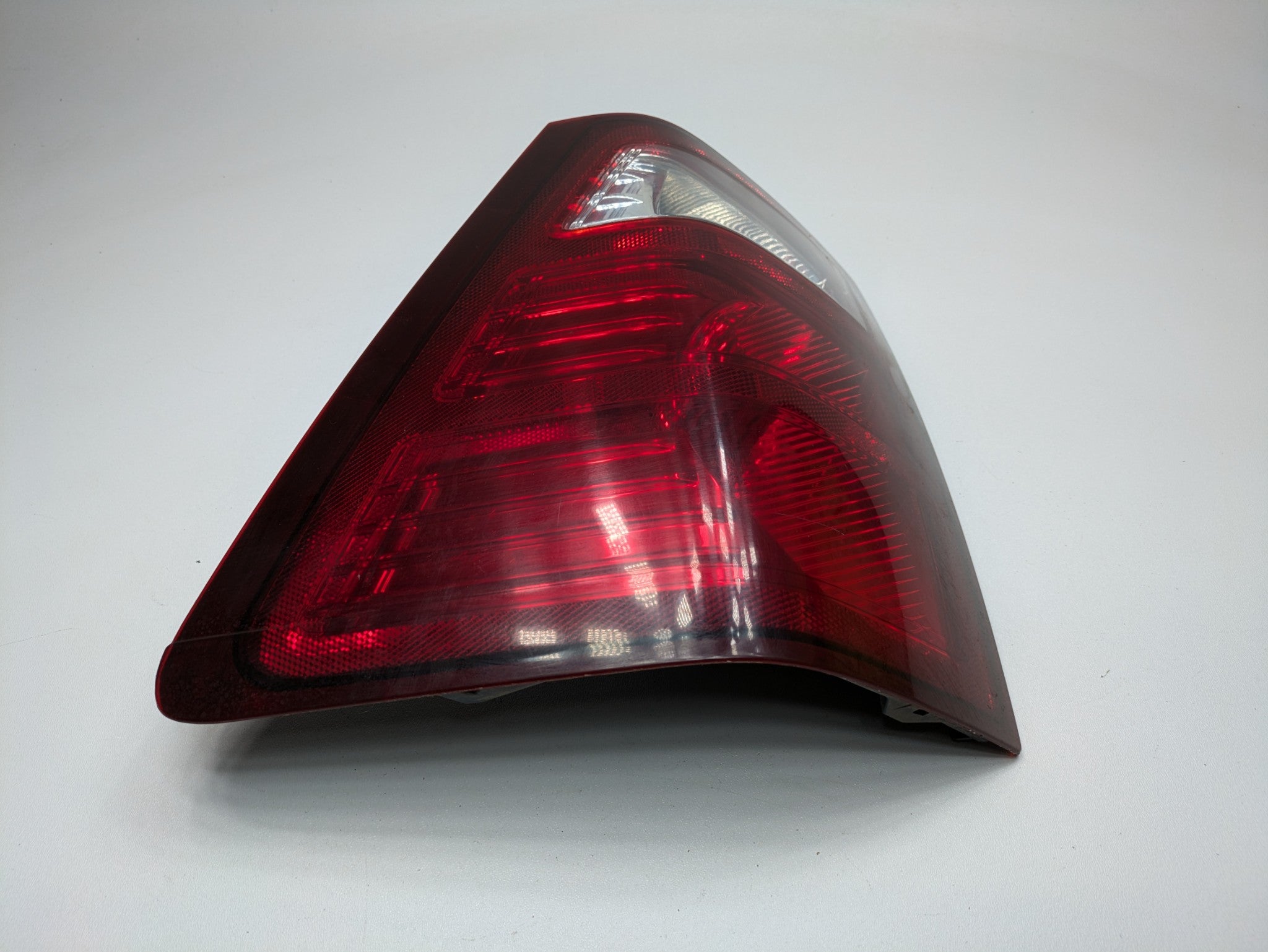 05 - 07 OEM JEEP GRAND CHEROKEE REAR RIGHT PASSENGER SIDE TAIL LIGHT ASSEMBLY