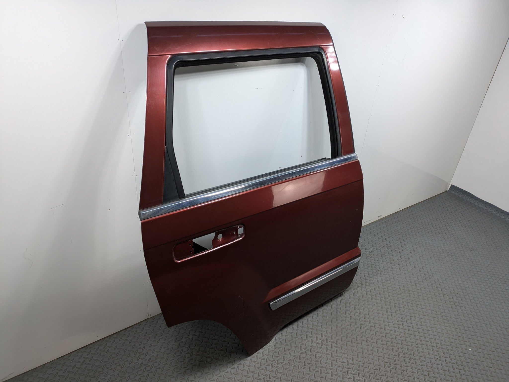 05 - 07 OEM JEEP GRAND CHEROKEE REAR RIGHT SIDE DOOR SHELL PANEL CALIENTE RED