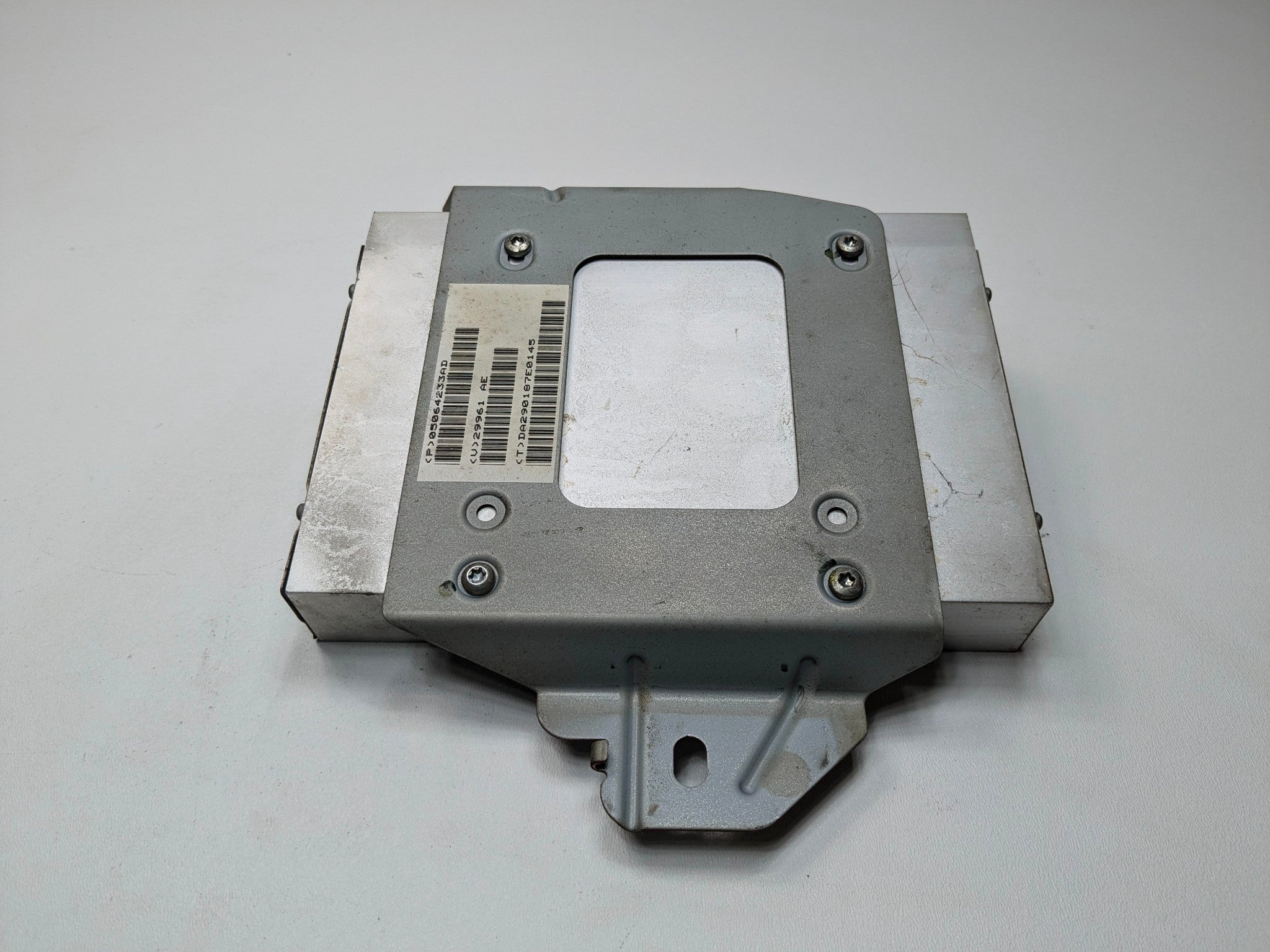 2005 - 2007 OEM JEEP GRAND CHEROKEE AUDIO RADIO AMPLIFIER CONTROL UNIT