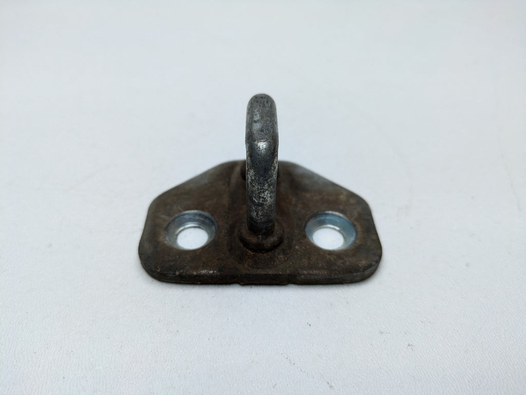 05 - 07 OEM JEEP GRAND CHEROKEE REAR RIGHT PASSENGER SIDE DOOR LOCK STRIKER