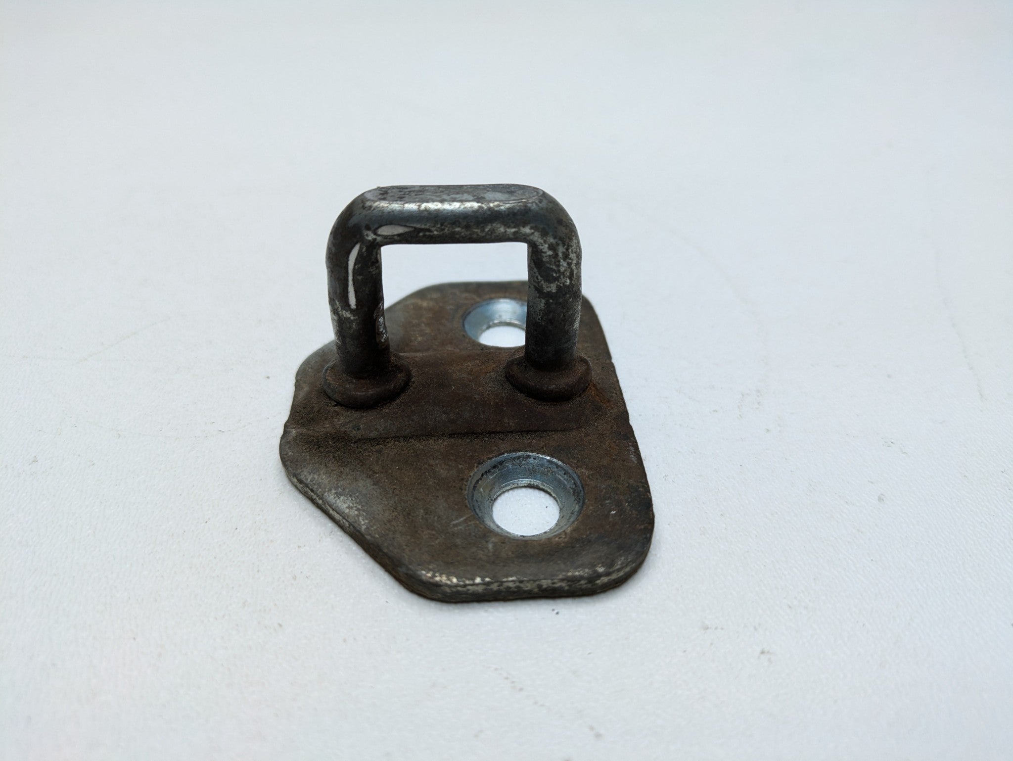 05 - 07 OEM JEEP GRAND CHEROKEE REAR RIGHT PASSENGER SIDE DOOR LOCK STRIKER