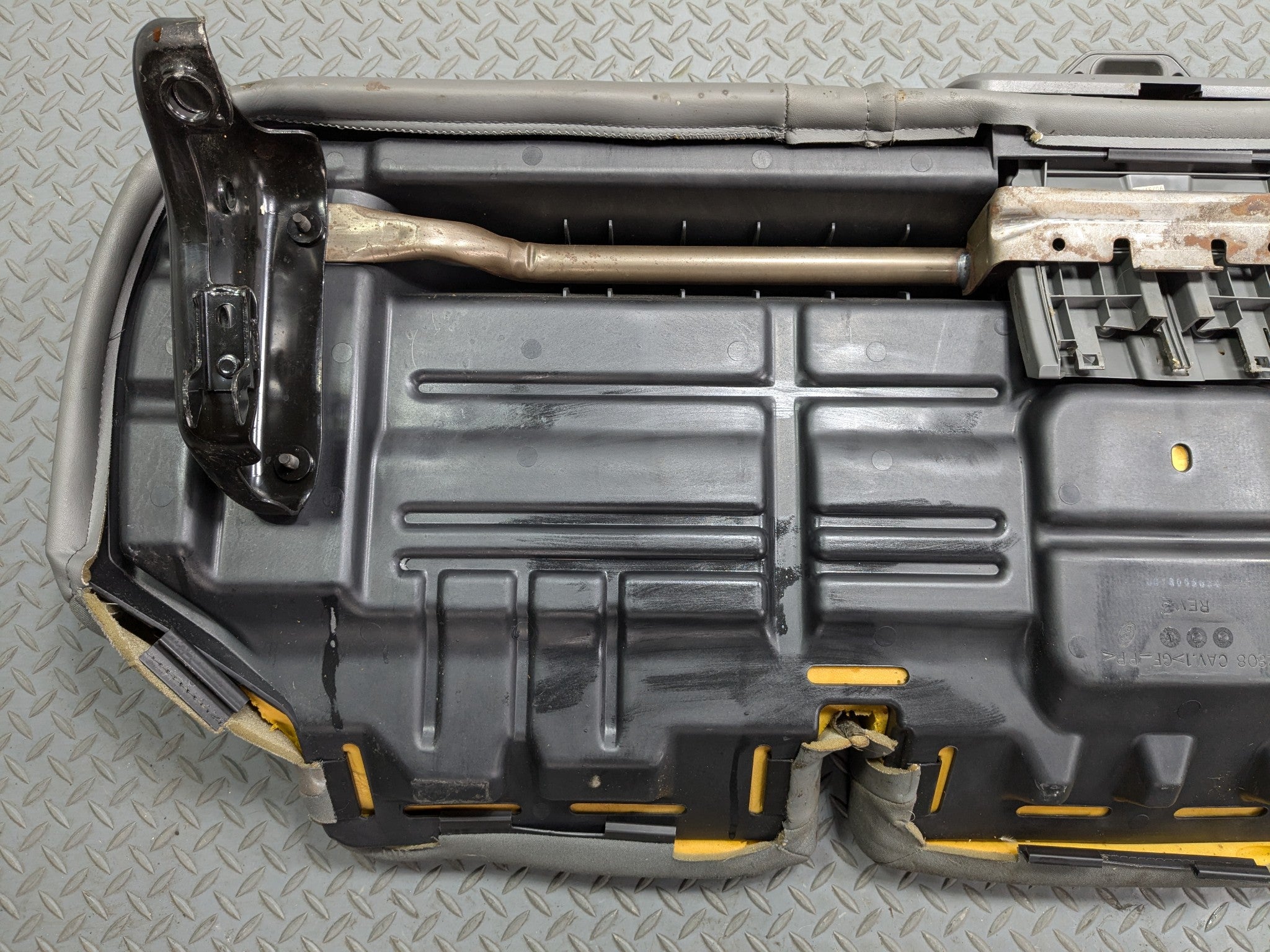 05 - 07 OEM JEEP GRAND CHEROKEE REAR LOWER SEAT CUSHION LEATHER BATTLESHIP GRAY