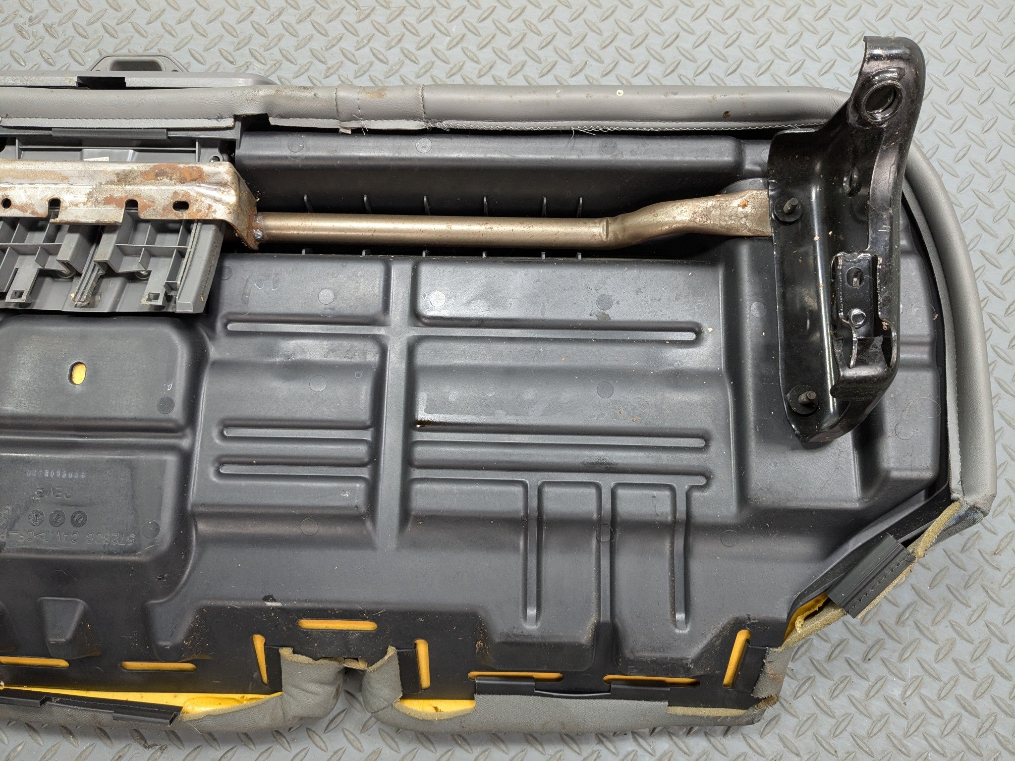 05 - 07 OEM JEEP GRAND CHEROKEE REAR LOWER SEAT CUSHION LEATHER BATTLESHIP GRAY