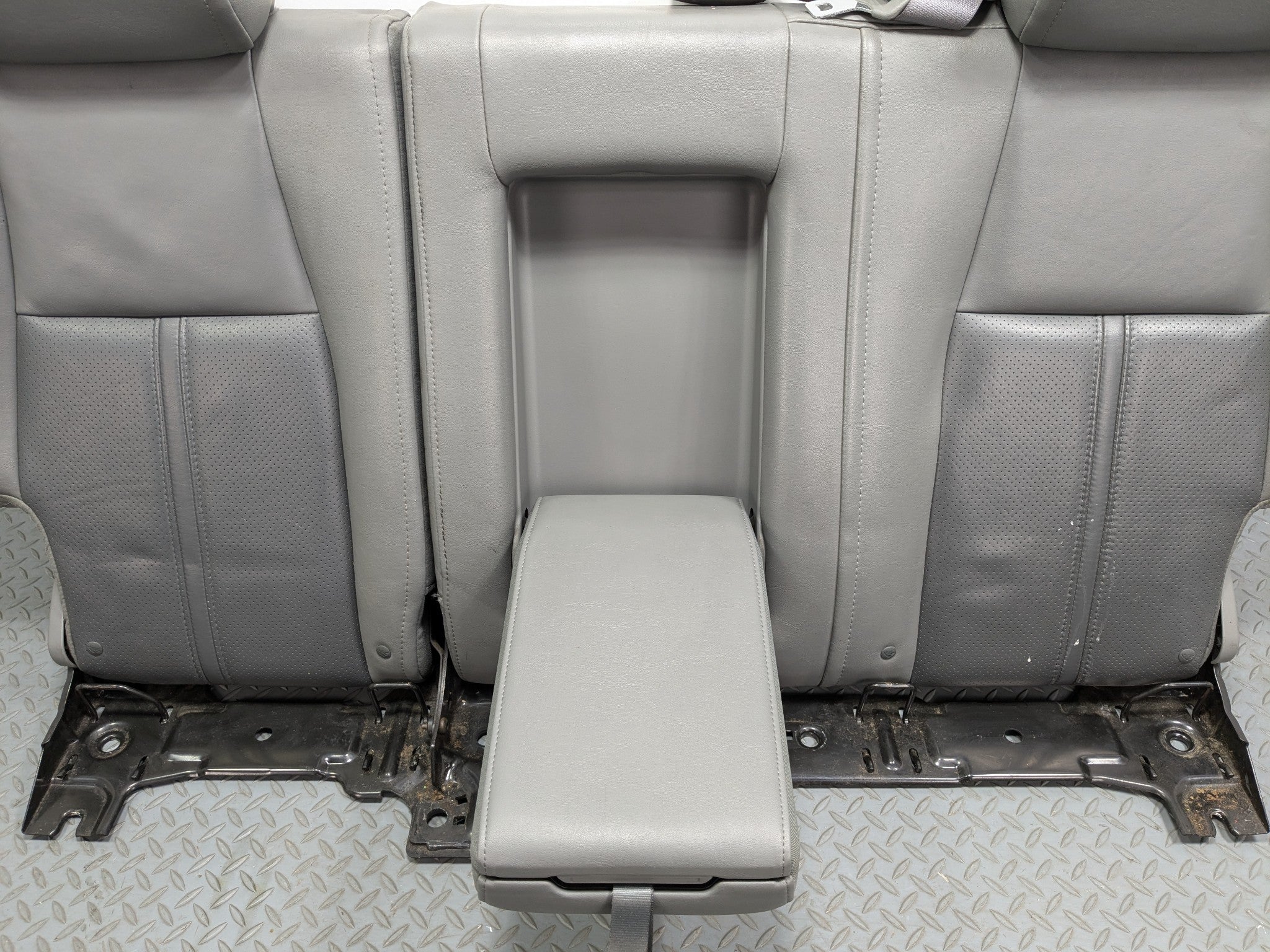 05 - 07 OEM JEEP GRAND CHEROKEE UPPER BACK SEAT CUSHION LEATHER WITH HEADREST