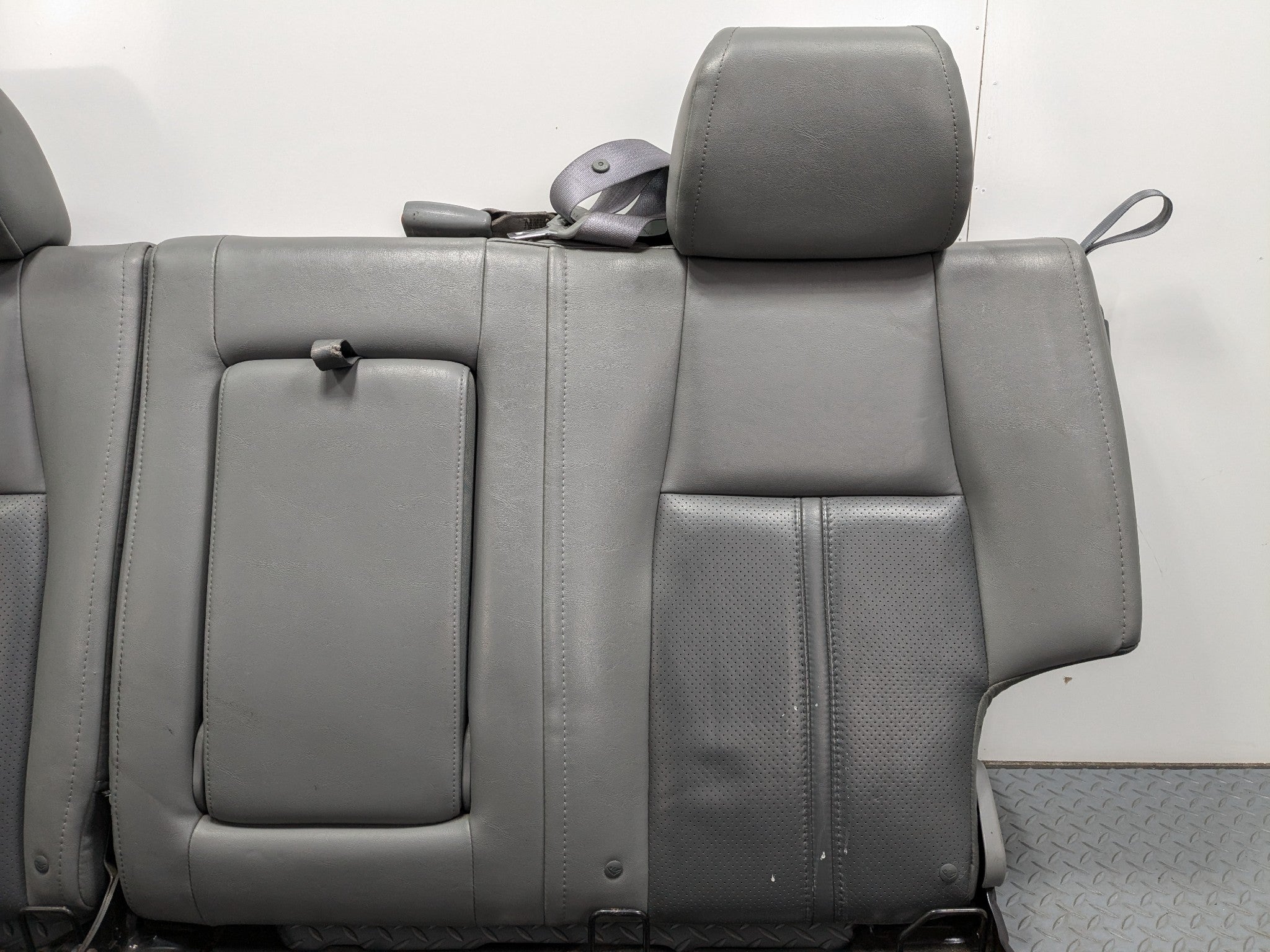 05 - 07 OEM JEEP GRAND CHEROKEE UPPER BACK SEAT CUSHION LEATHER WITH HEADREST