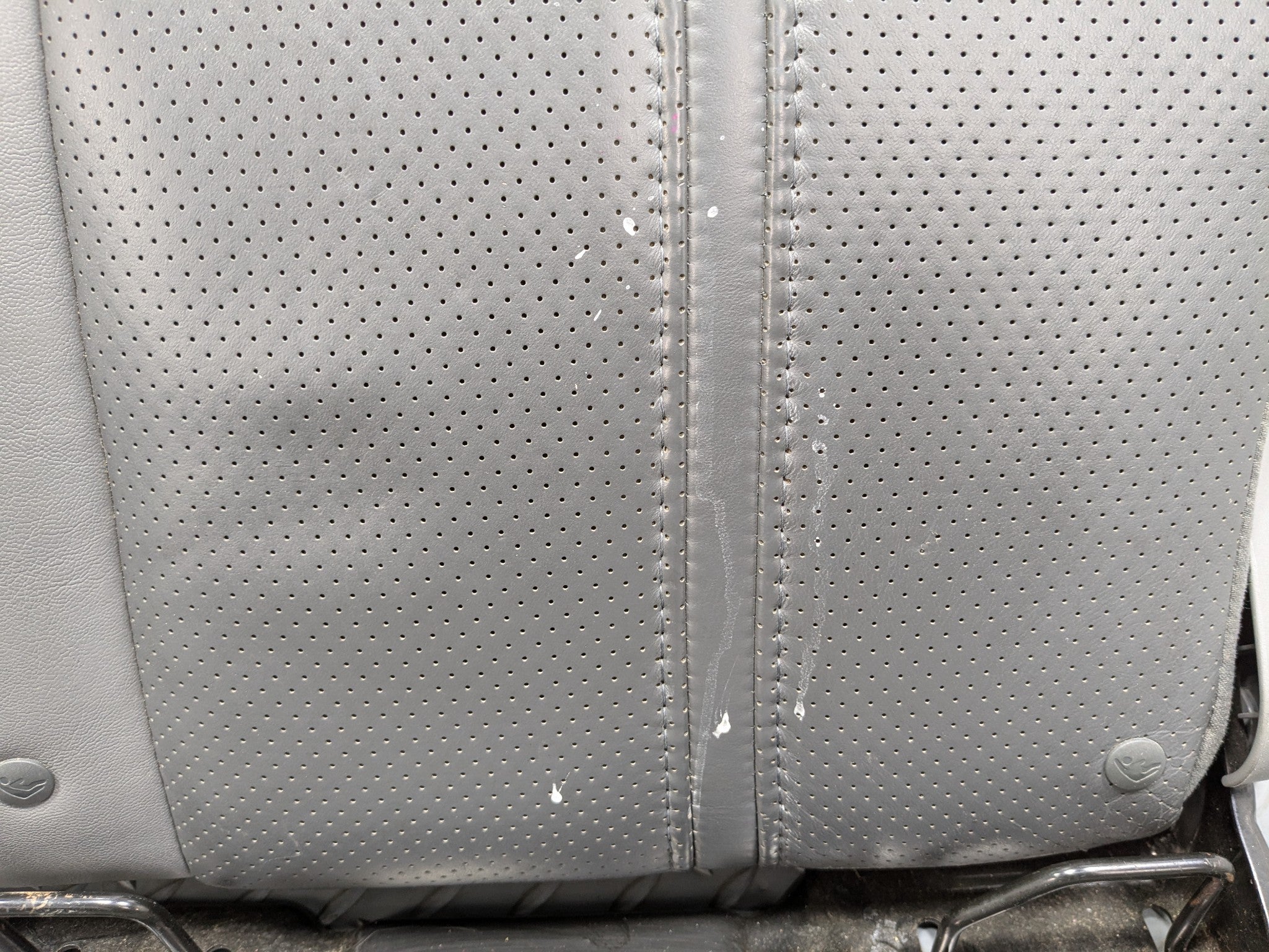 05 - 07 OEM JEEP GRAND CHEROKEE UPPER BACK SEAT CUSHION LEATHER WITH HEADREST