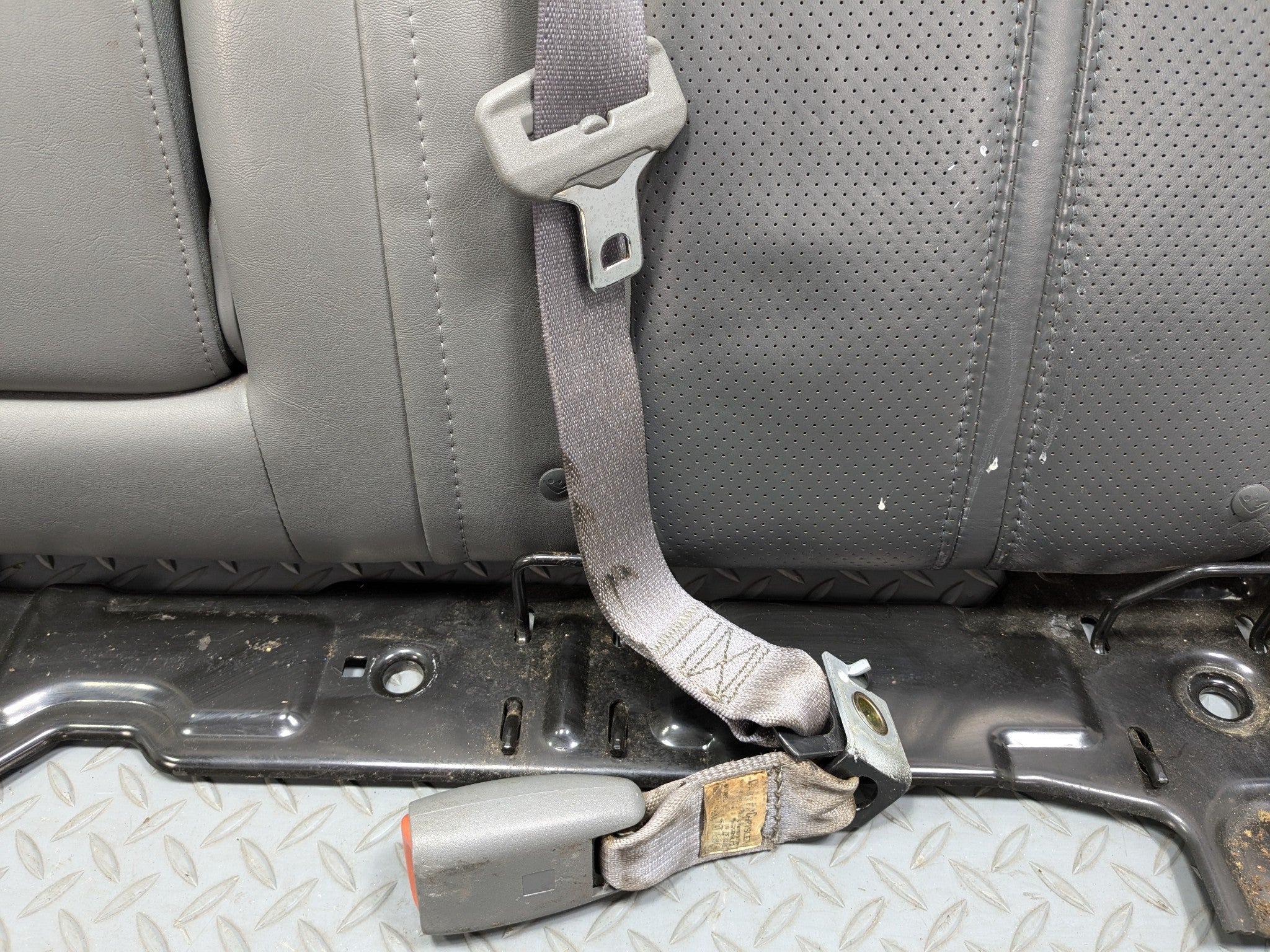 05 - 07 OEM JEEP GRAND CHEROKEE UPPER BACK SEAT CUSHION LEATHER WITH HEADREST