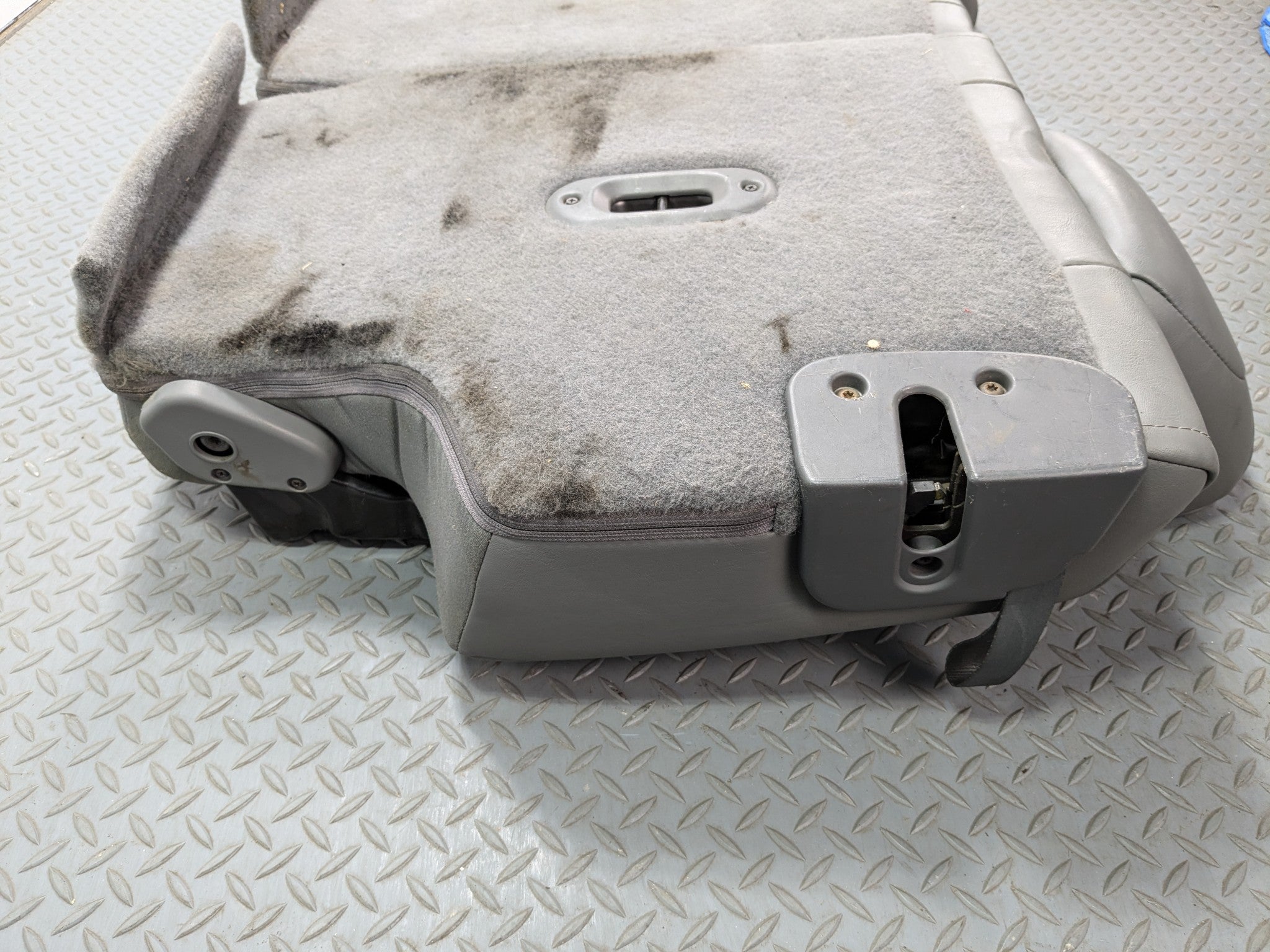 05 - 07 OEM JEEP GRAND CHEROKEE UPPER BACK SEAT CUSHION LEATHER WITH HEADREST