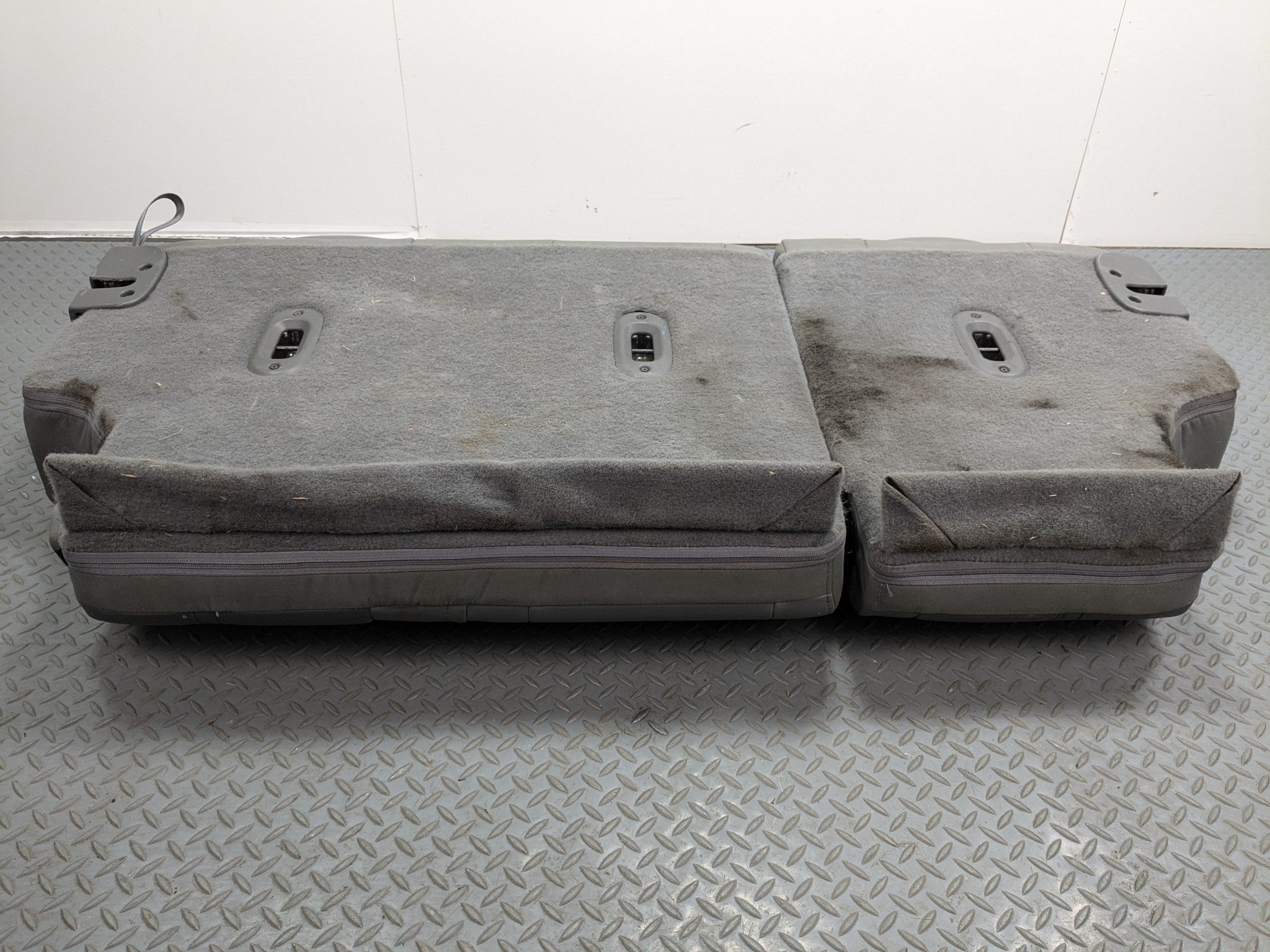 05 - 07 OEM JEEP GRAND CHEROKEE UPPER BACK SEAT CUSHION LEATHER WITH HEADREST