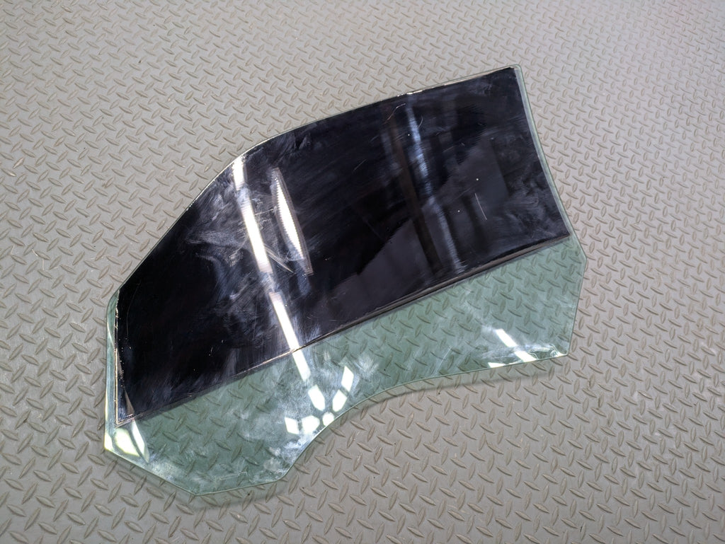 05 - 07 OEM CHRYSLER 300 FRONT RIGHT PASSENGER SIDE DOOR WINDOW GLASS GREEN TINT
