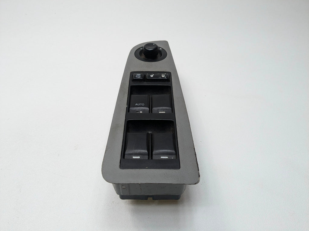 05 - 07 OEM CHRYSLER 300 FRONT LEFT DRIVER SIDE MASTER POWER LOCK DOOR SWITCH