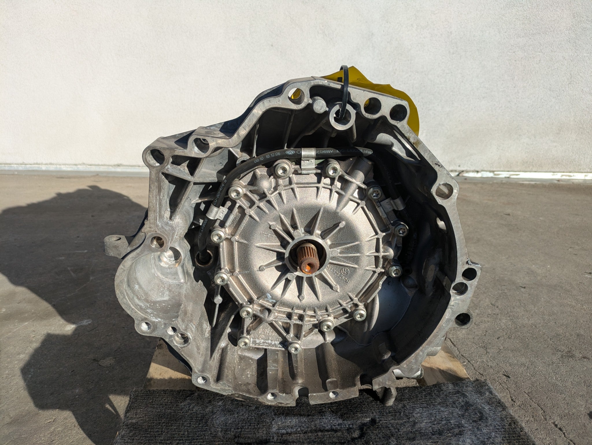2004 - 2009 OEM AUDI A4 6 SPEED AUTOMATIC TRANSMISSION ASSEMBLY