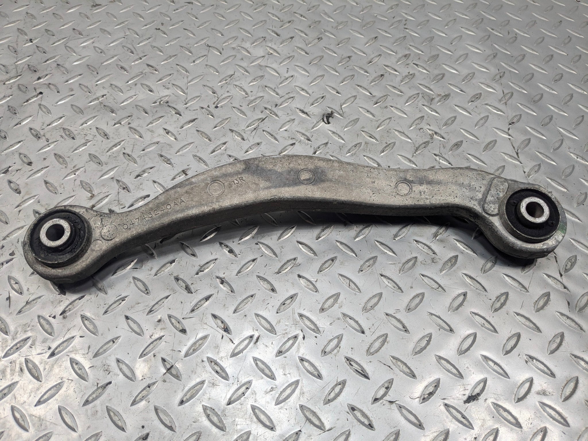 05 - 07 OEM CHRYSLER 300 REAR RIGHT PASSENGER SIDE UPPER REARWARD CONTROL ARM