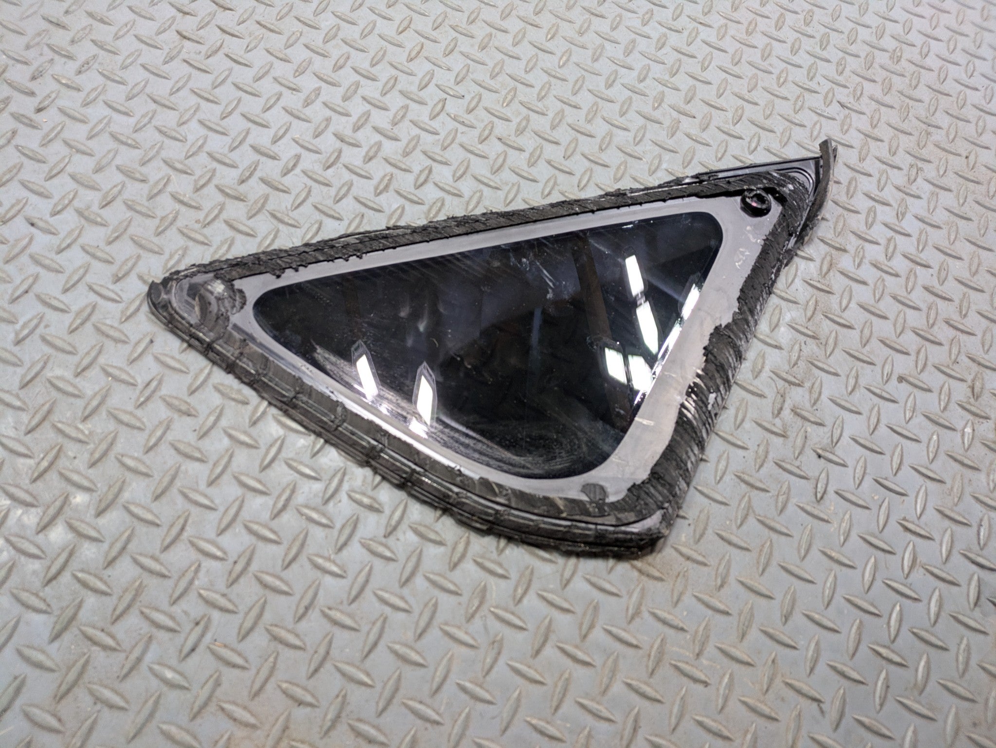 06 - 09 OEM TOYOTA PRIUS REAR LEFT DRIVER SIDE WINDOW VENT GLASS PRIVACY TINT