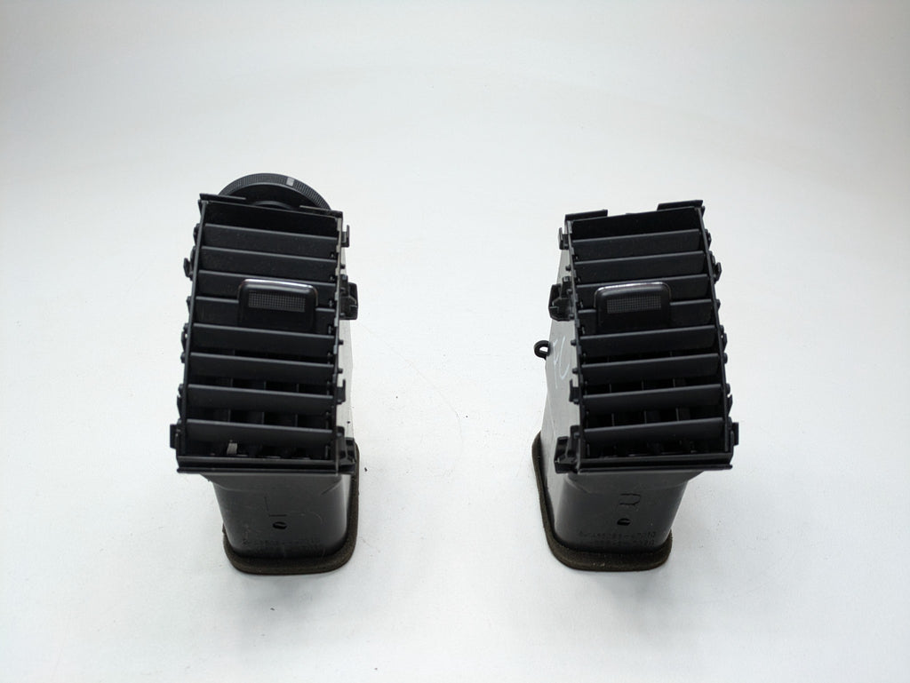 06 - 09 OEM TOYOTA PRIUS FRONT CENTER DASH AIR CONDITIONING HEATER VENT GRILLE