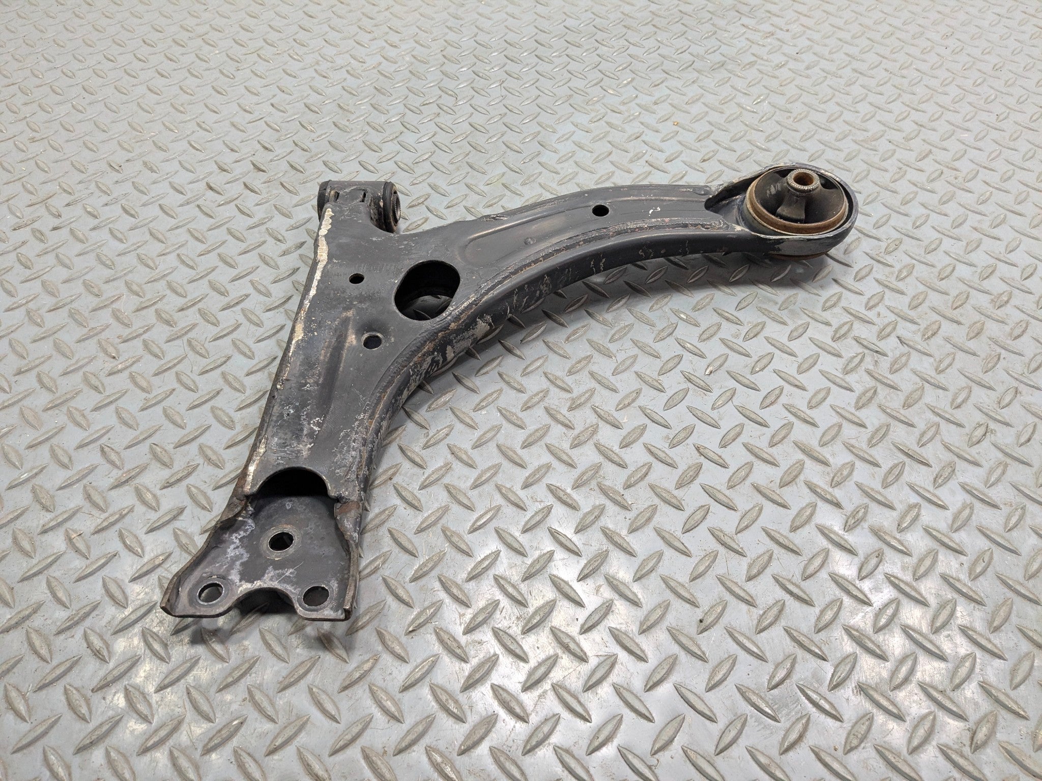 06 - 09 OEM TOYOTA PRIUS FRONT RIGHT PASSENGER SIDE SUSPENSION LOWER CONTROL ARM