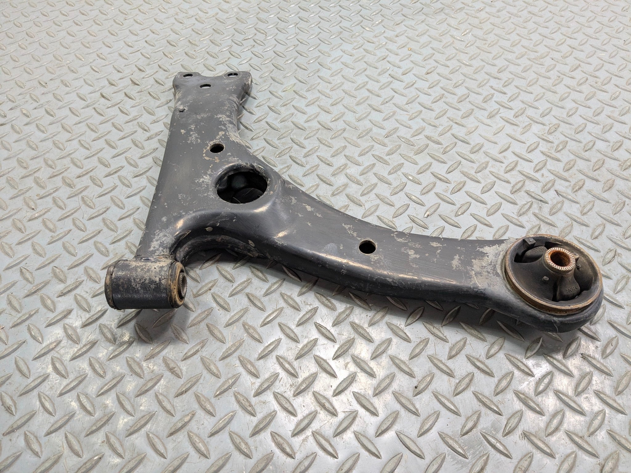 06 - 09 OEM TOYOTA PRIUS FRONT RIGHT PASSENGER SIDE SUSPENSION LOWER CONTROL ARM