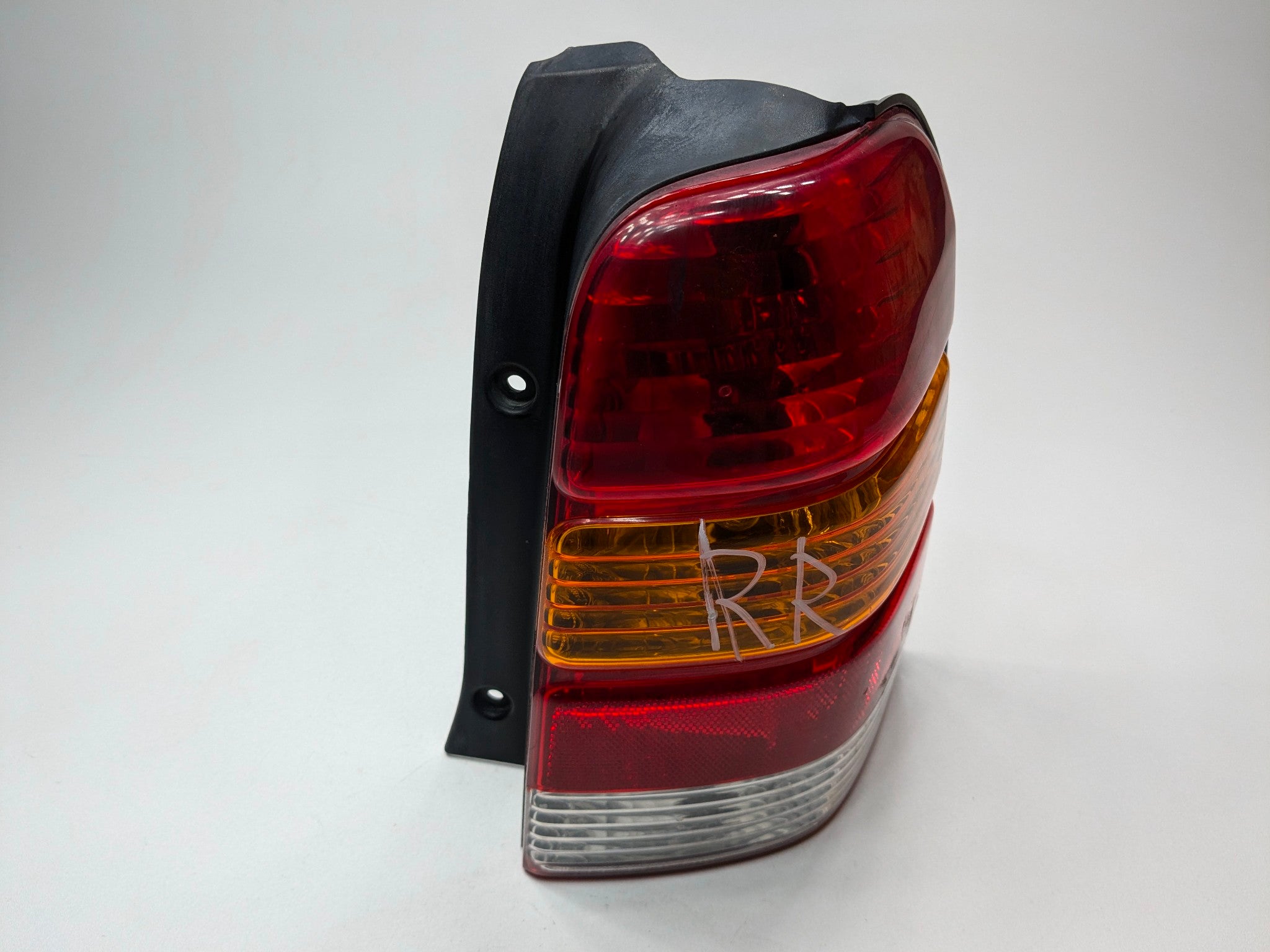 2005 - 2007 OEM FORD ESCAPE REAR RIGHT PASSENGER SIDE TAIL LIGHT ASSEMBLY