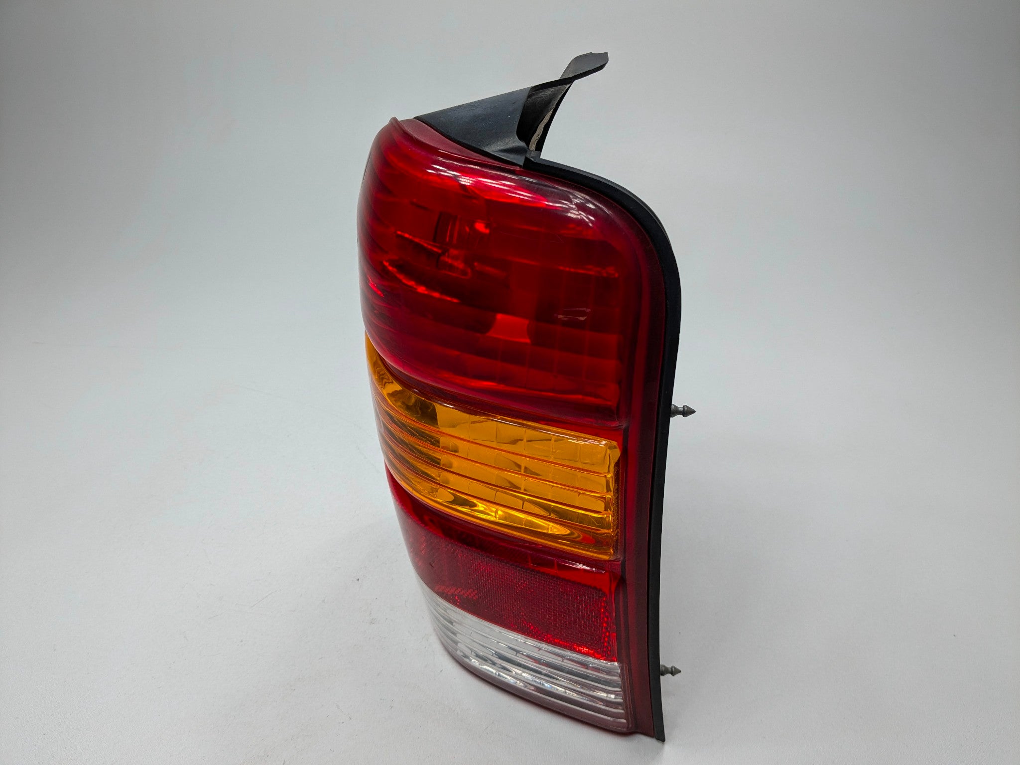 2005 - 2007 OEM FORD ESCAPE REAR RIGHT PASSENGER SIDE TAIL LIGHT ASSEMBLY