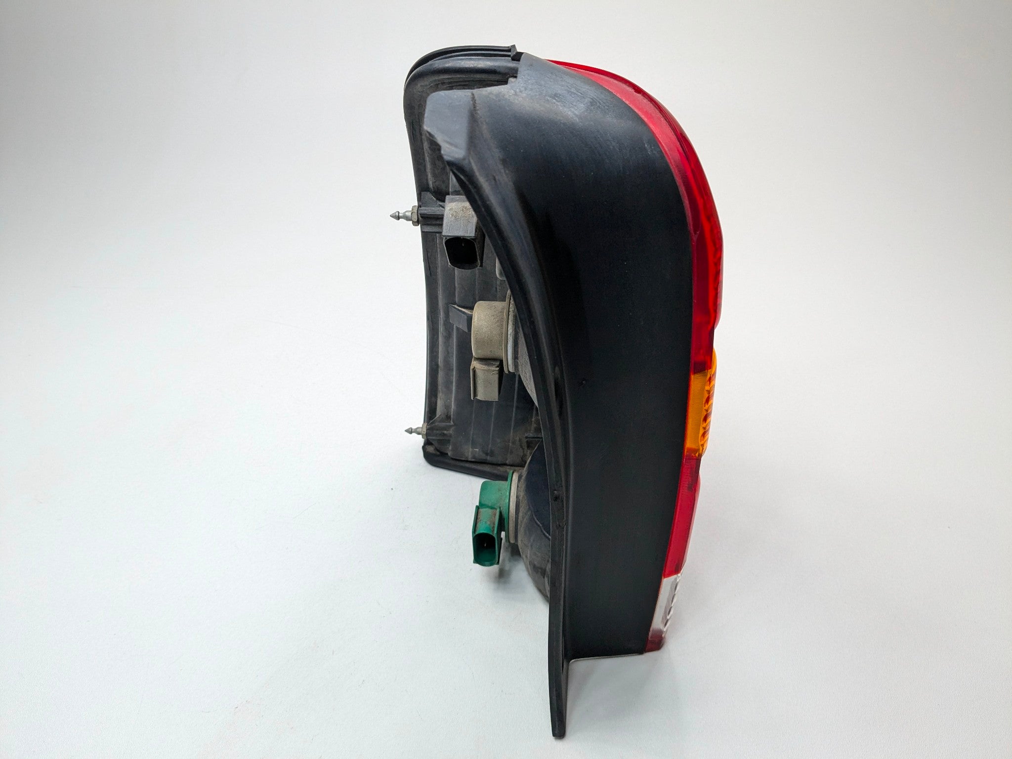 2005 - 2007 OEM FORD ESCAPE REAR RIGHT PASSENGER SIDE TAIL LIGHT ASSEMBLY