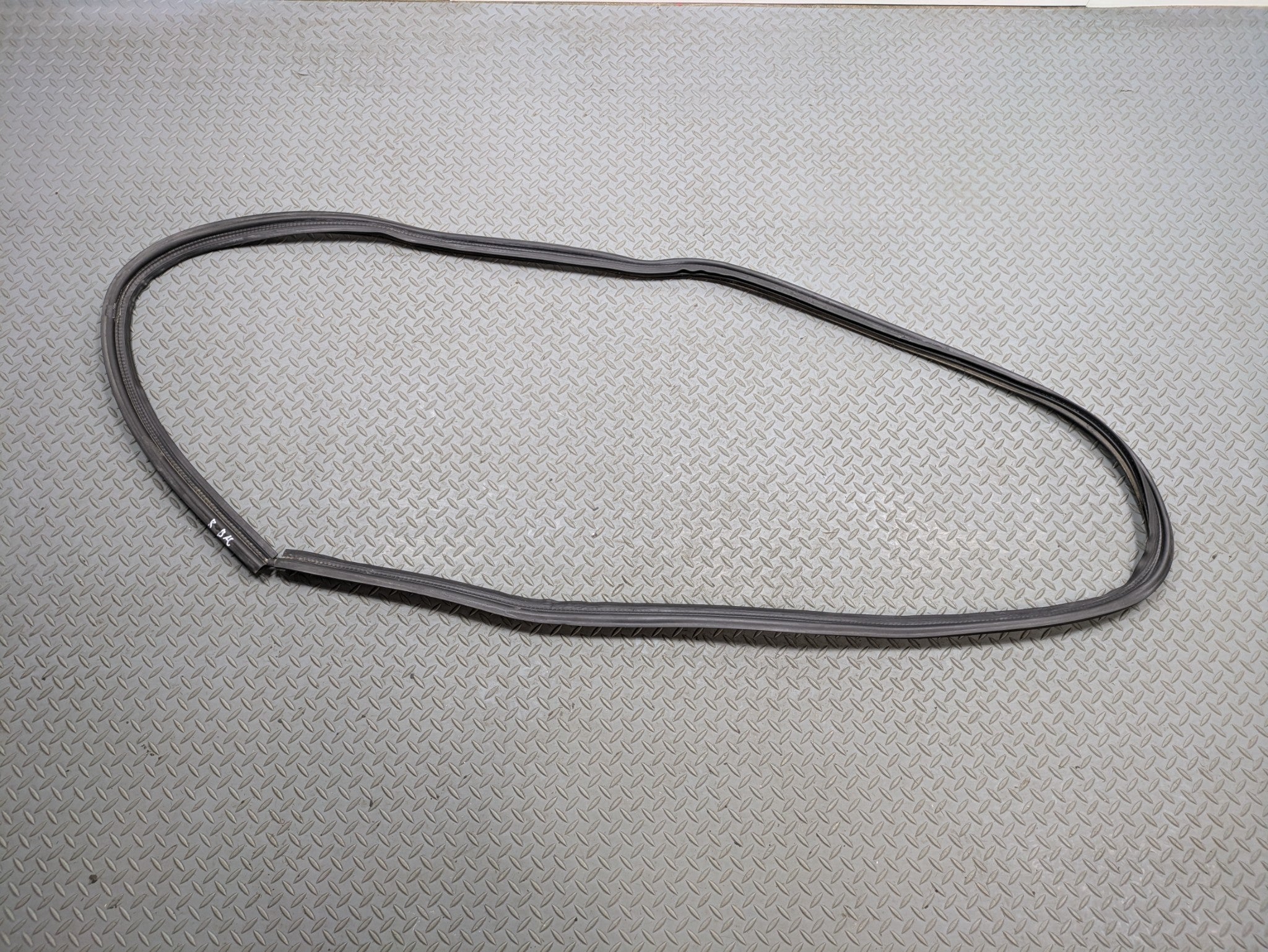 2005 - 2007 OEM FORD ESCAPE REAR TAILGATE LIFTGATE TRUNK WEATHER STRIP SEAL