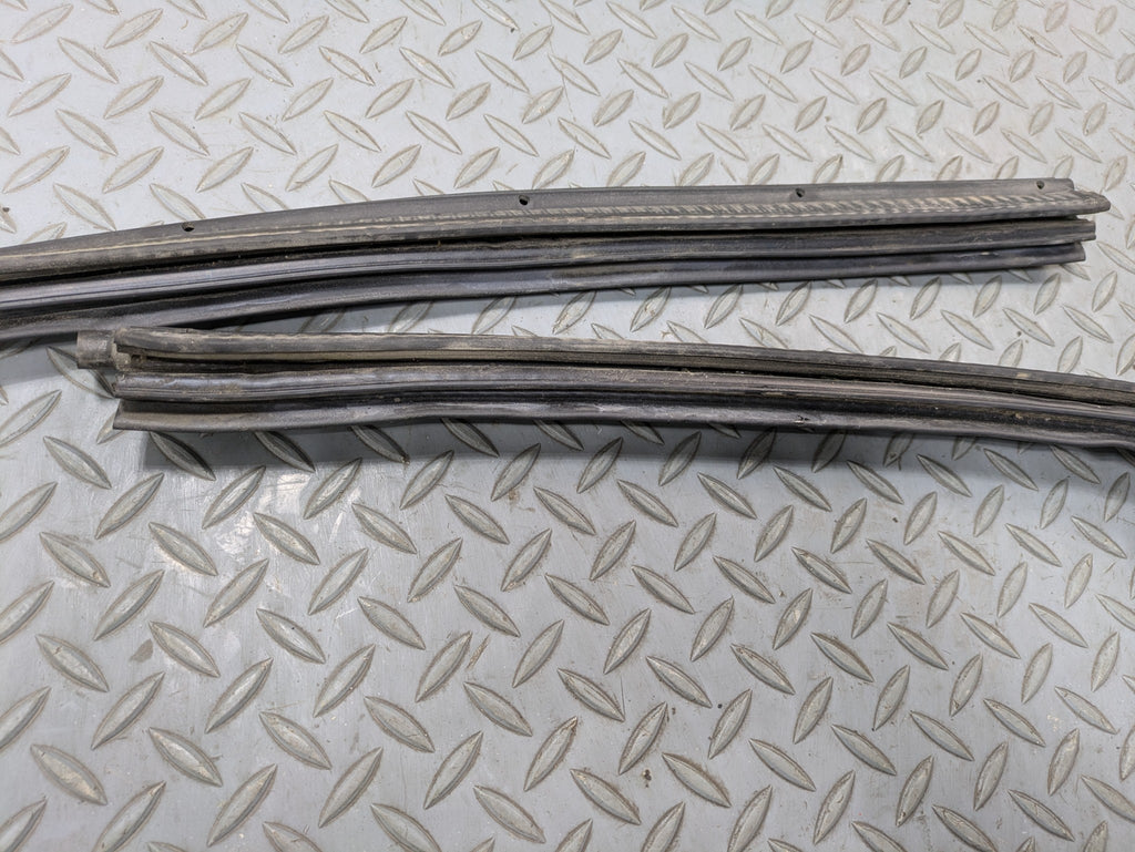 2005 - 2007 OEM FORD ESCAPE REAR TAILGATE LIFTGATE TRUNK WEATHER STRIP SEAL