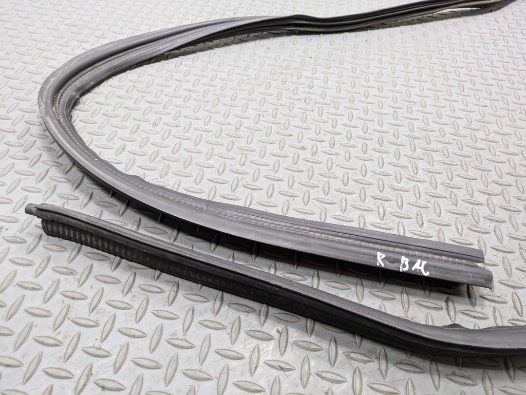 2005 - 2007 OEM FORD ESCAPE REAR TAILGATE LIFTGATE TRUNK WEATHER STRIP SEAL