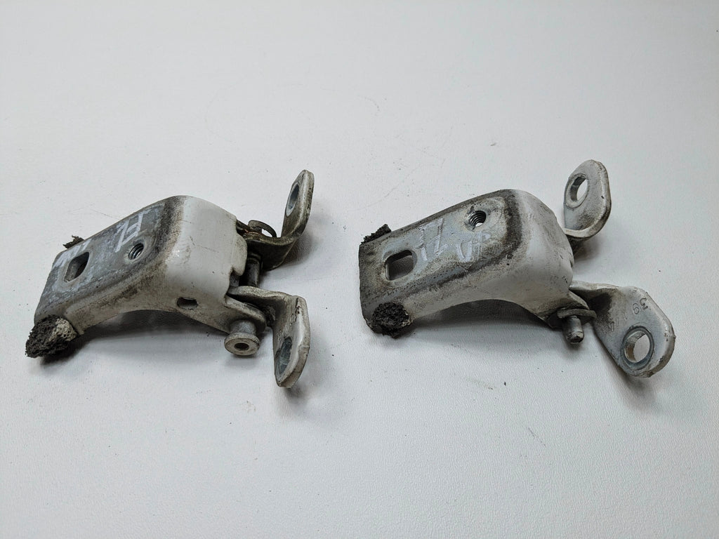 05 - 07 OEM FORD ESCAPE FRONT LEFT DRIVER SIDE UPPER AND LOWER DOOR HINGE SET