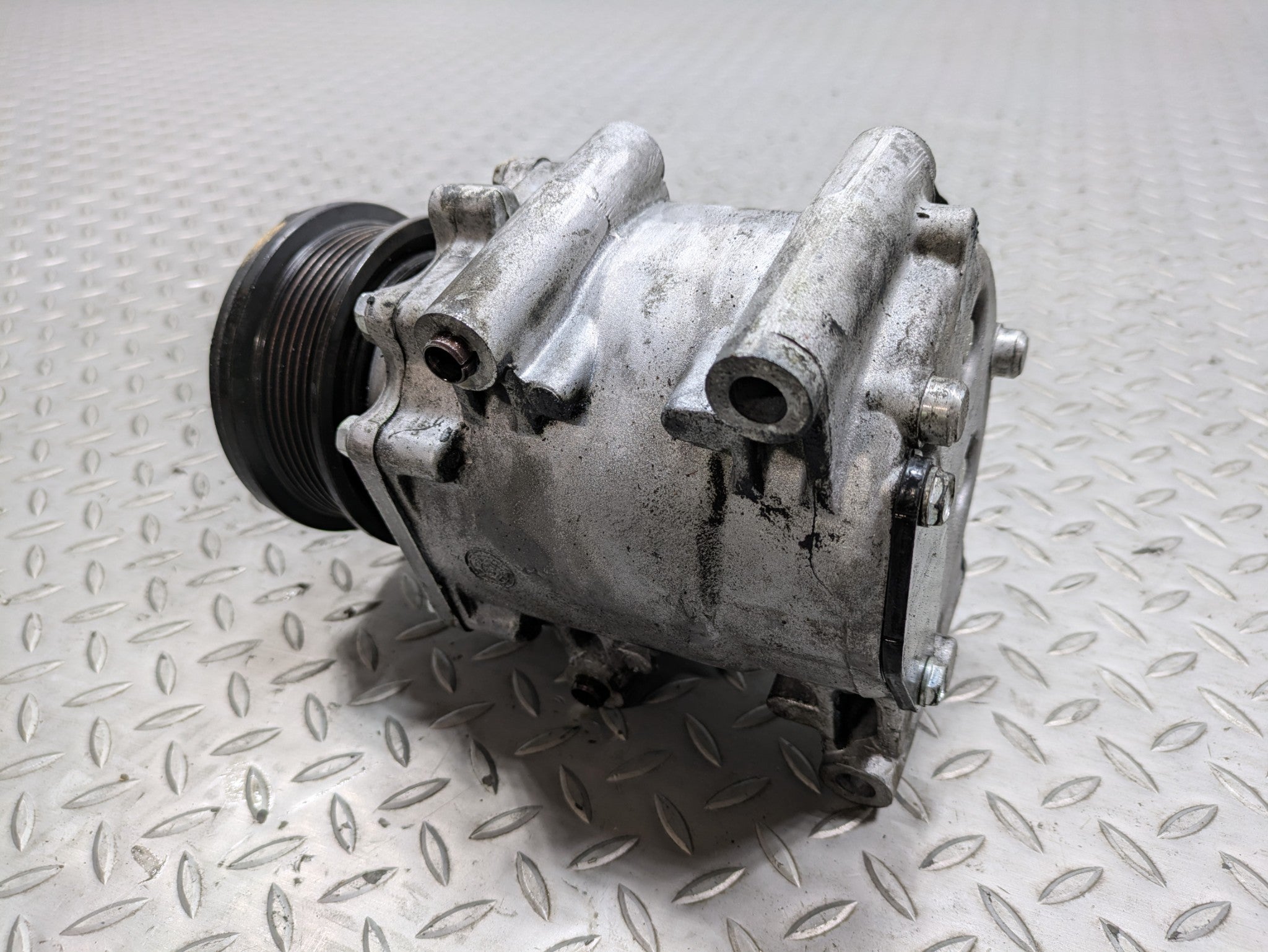 05 - 07 OEM FORD ESCAPE AIR CONDITIONING COMPRESSOR 2.3L VIN H 8TH DIGIT HYBRID