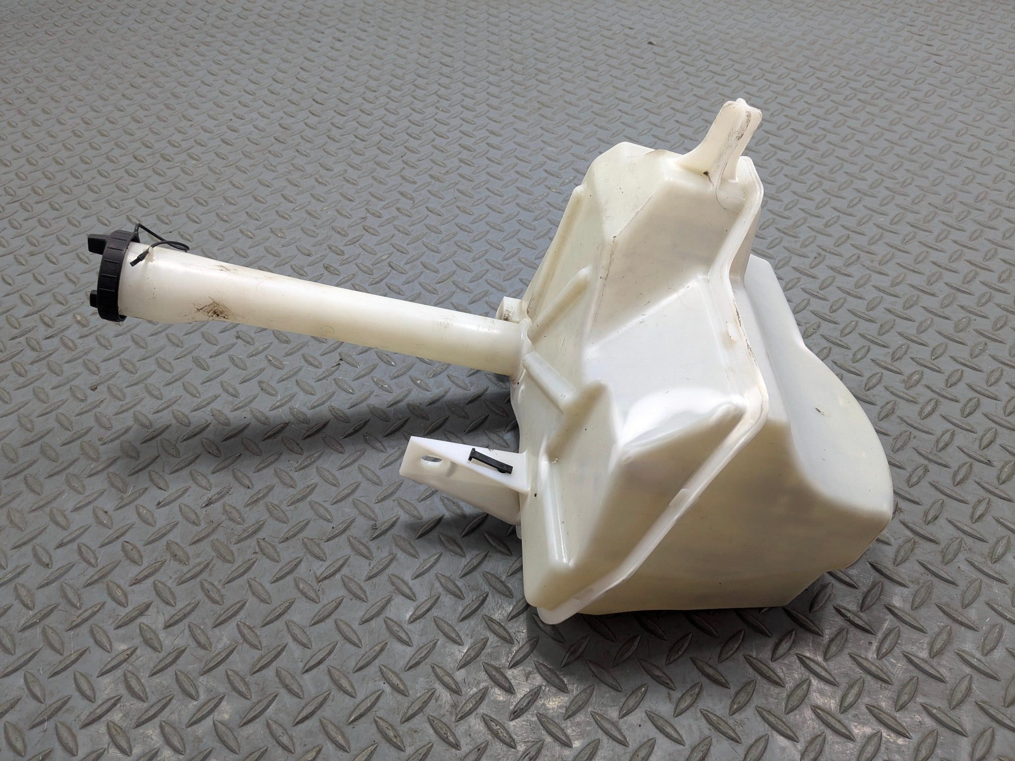 2005 - 2007 OEM FORD ESCAPE WINDSHIELD WASHER BOTTLE RESERVOIR TANK