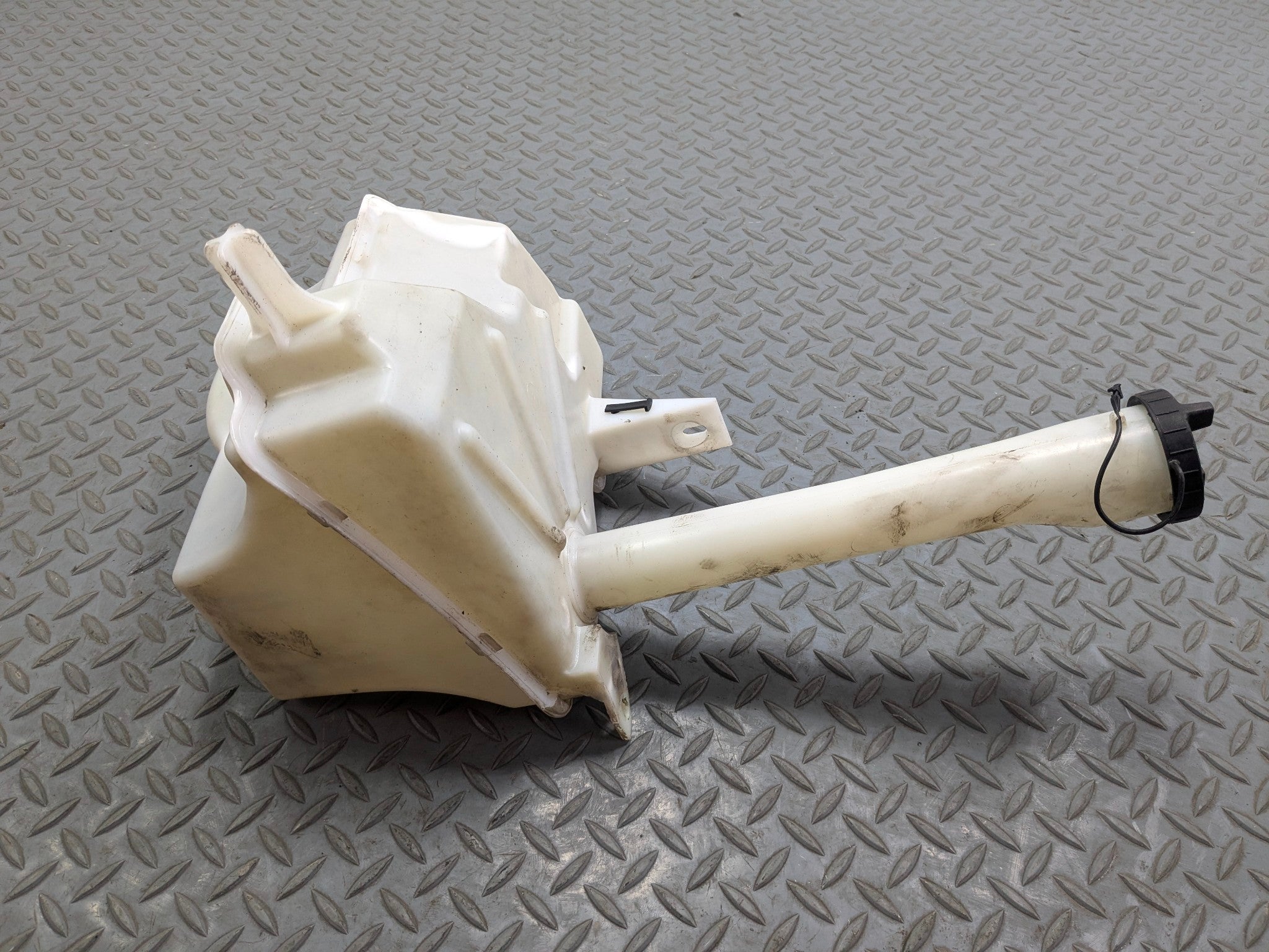 2005 - 2007 OEM FORD ESCAPE WINDSHIELD WASHER BOTTLE RESERVOIR TANK