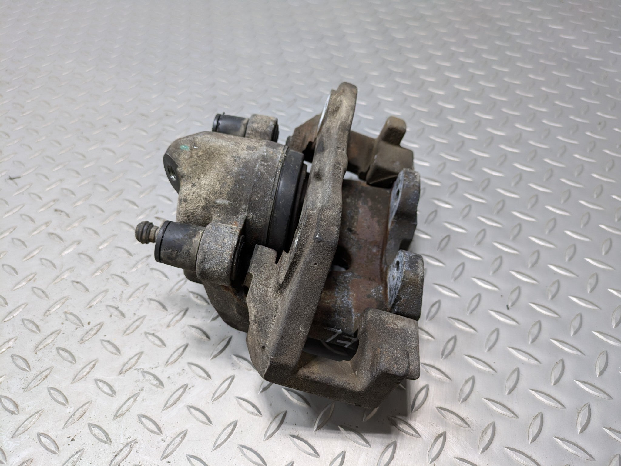 05 - 07 OEM FORD ESCAPE FRONT LEFT BRAKE CALIPER ASSEMBLY 2.3L VIN H 8TH DIGIT