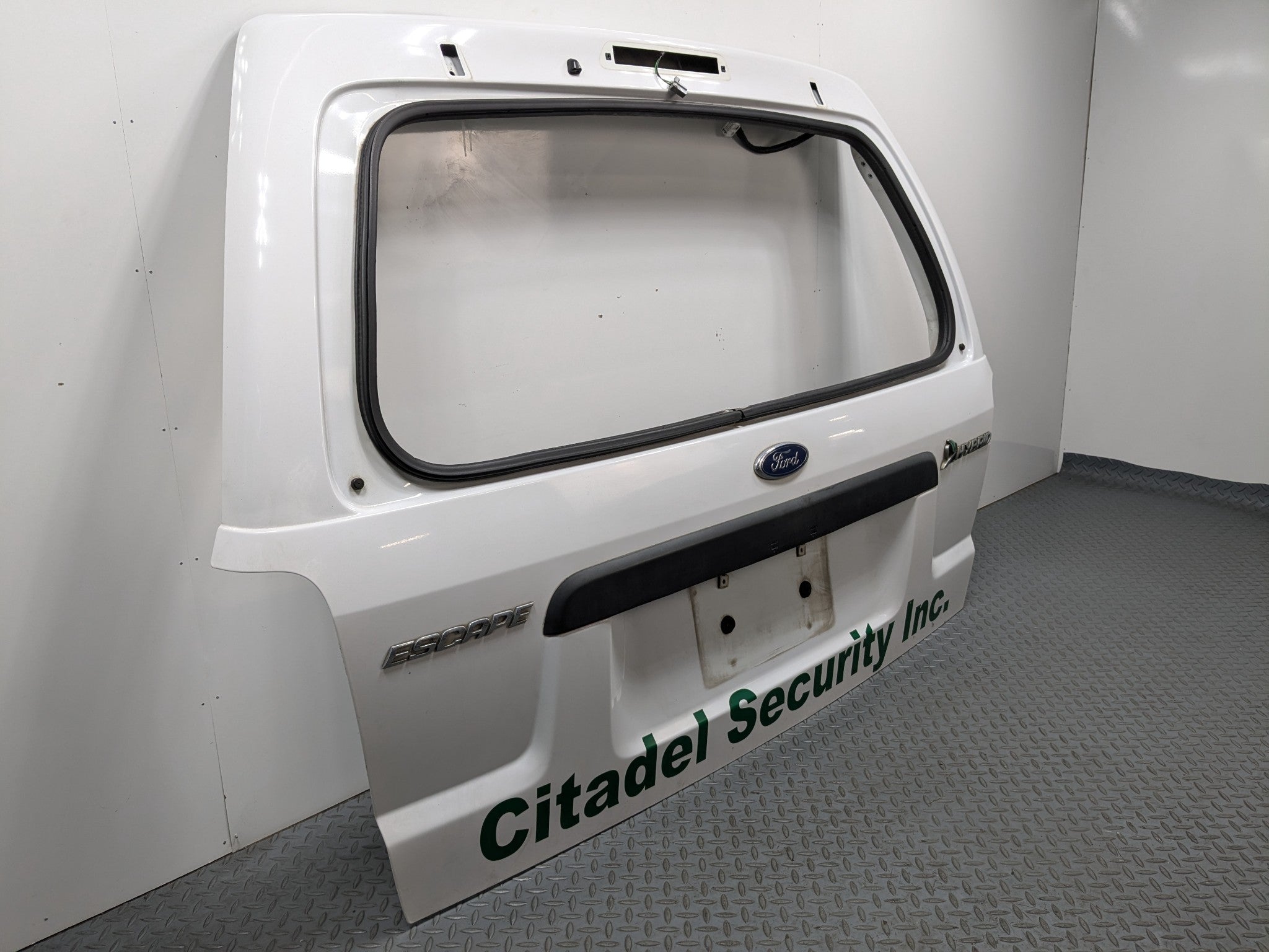 2005 - 2007 OEM FORD ESCAPE TAILGATE LIFTGATE SHELL PANEL ASSEMBLY WHITE