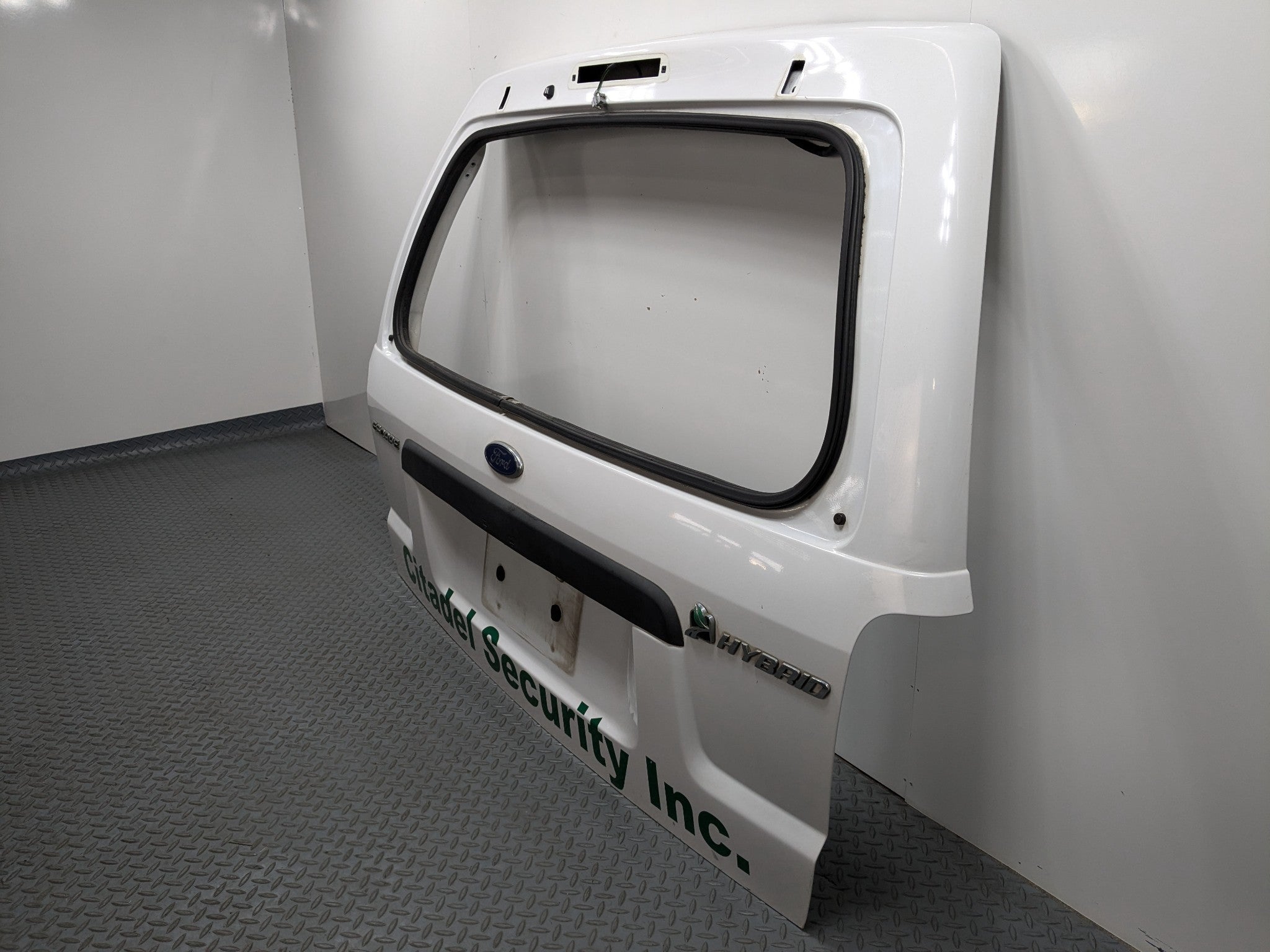 2005 - 2007 OEM FORD ESCAPE TAILGATE LIFTGATE SHELL PANEL ASSEMBLY WHITE