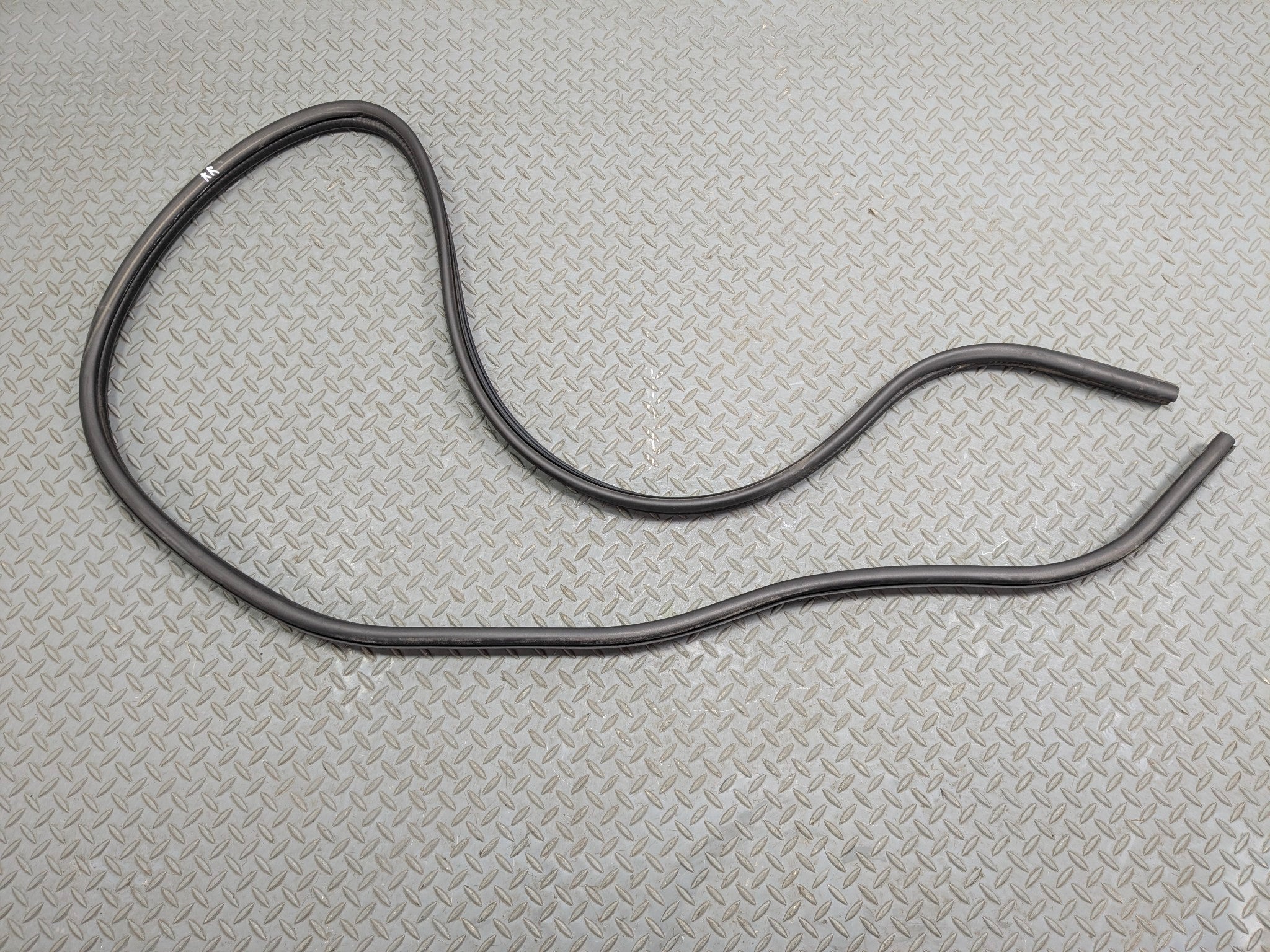 2005 - 2007 OEM FORD ESCAPE REAR RIGHT PASSENGER SIDE WEATHER STRIPPING